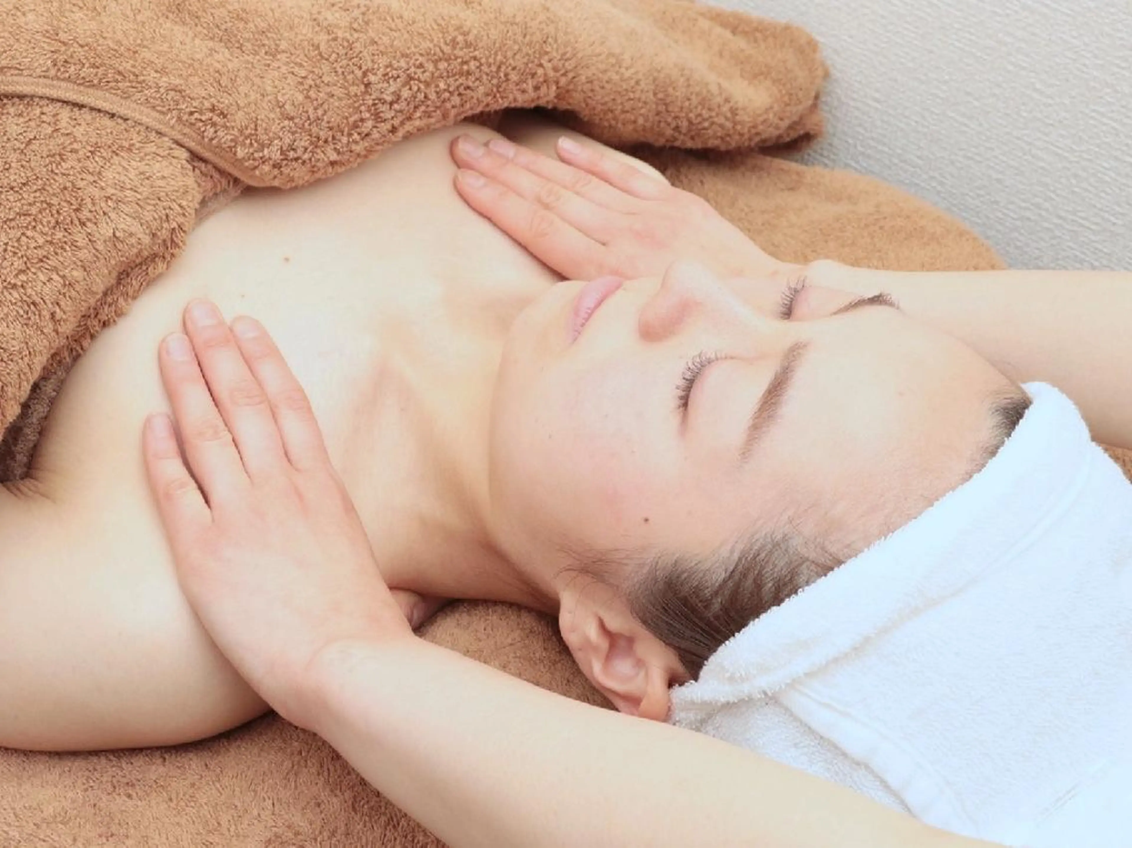 【平日限定✨】アドバンスコース50分+お顔、デコルテのエイジングケア10分付の写真