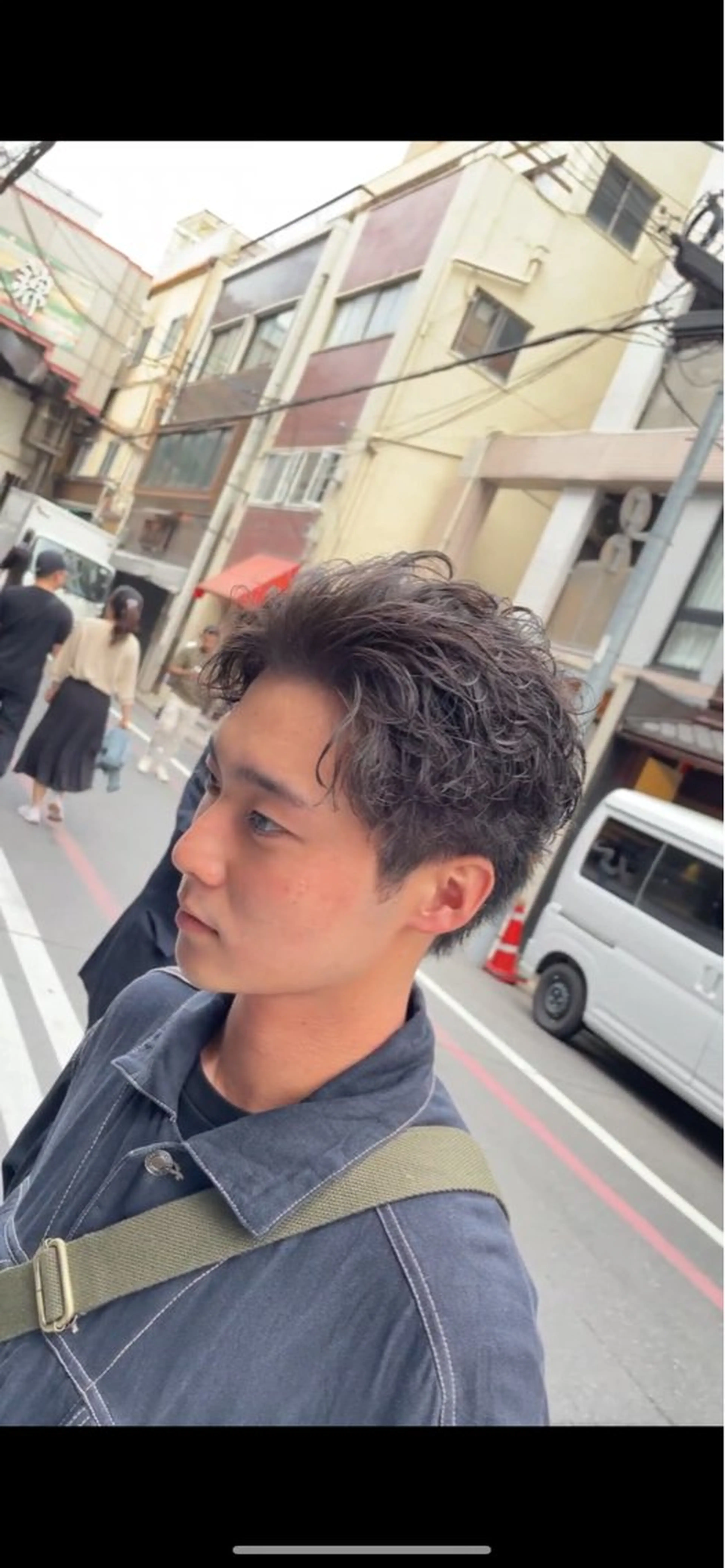 ミディアム パーマ メンズ オールバック カット パーマ ホワイトカラー/ ピンクベージュにったのヘアスタイル