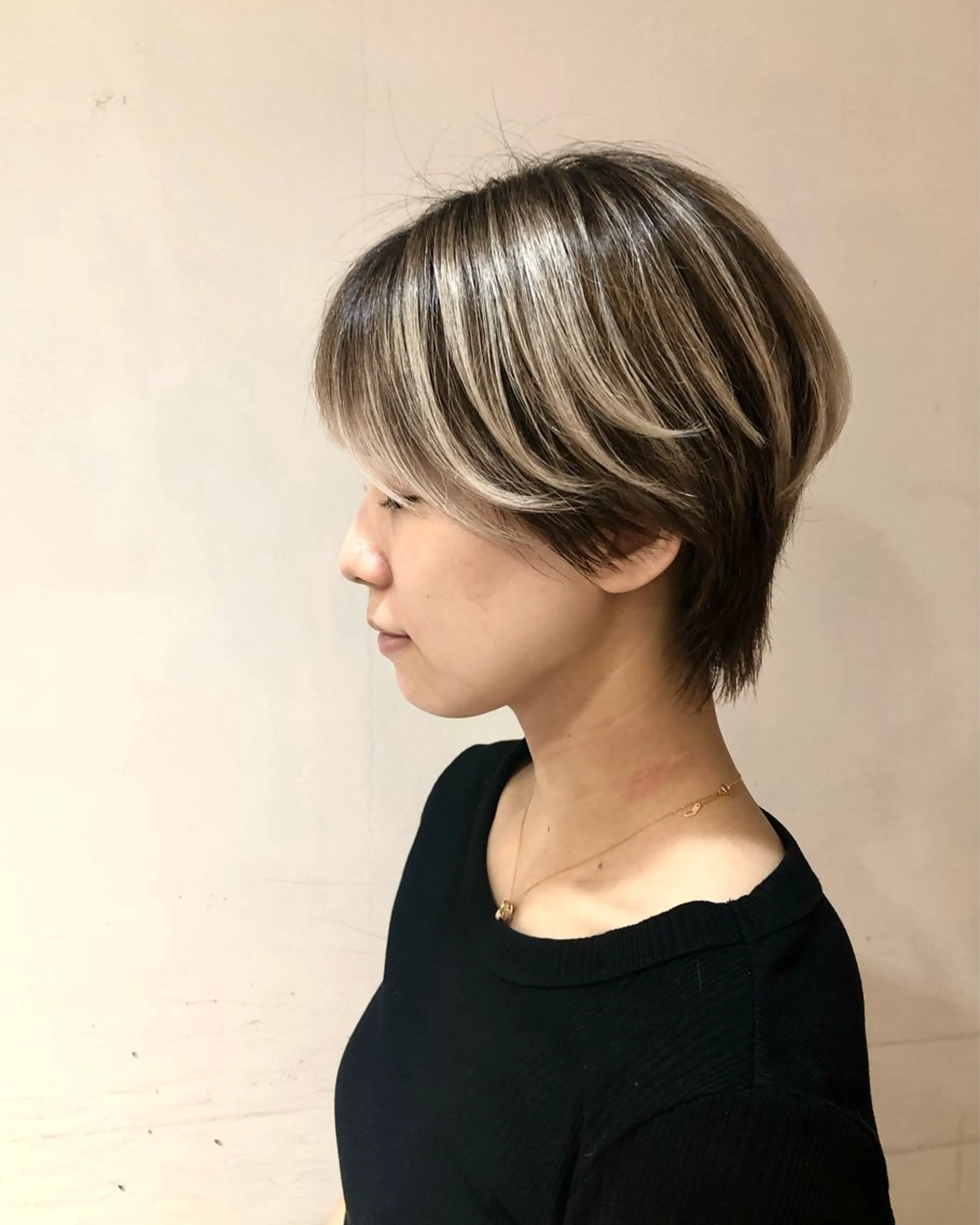 ショート カラー バレイヤージュ ブリーチ レイヤーカット ウルフカット カット ヘアカラー ショート、韓国メンズ ヘアのかつらぎのヘアスタイル