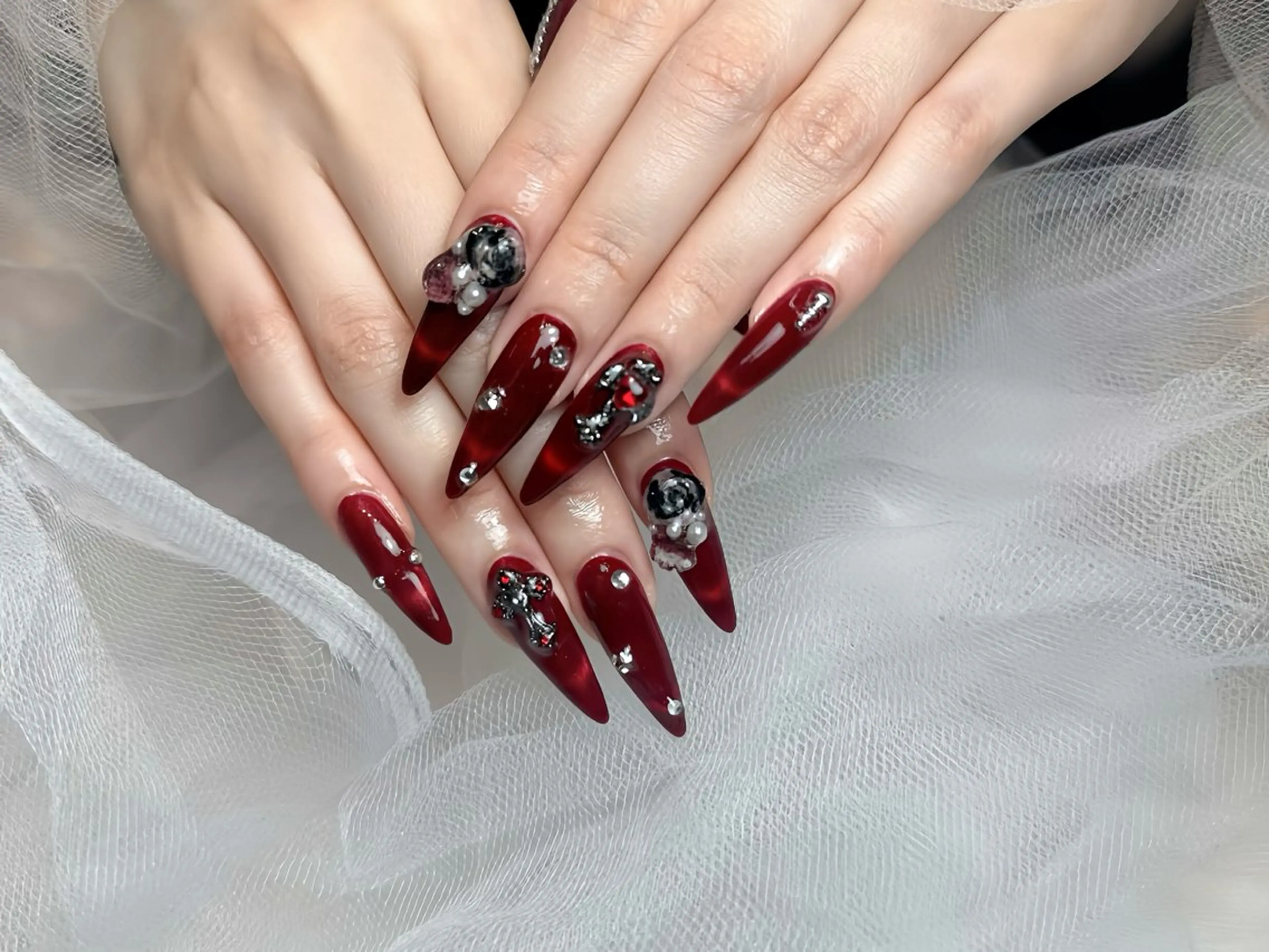 ネイル オーロラネイル ブラウン フラッシュネイル フラワーネイル ホログラムネイル ハンドネイル Rin Nail 新大久保店のネイルデザイン