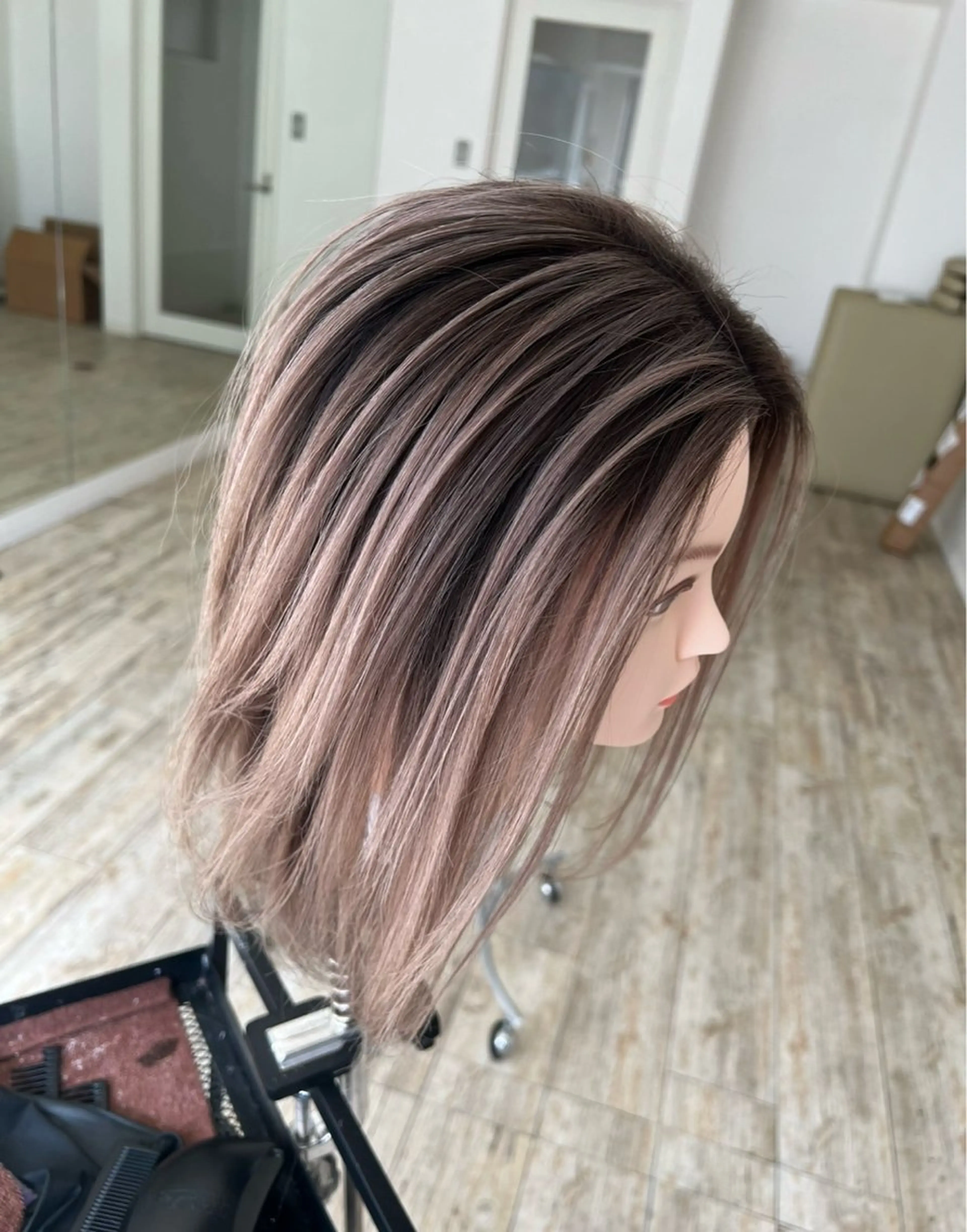 ミディアム カラー バレイヤージュ ベージュカラー ホワイトベージュ レイヤーカット ヘアカラー トリートメント 指名数No.1 /NAOYAのヘアスタイル