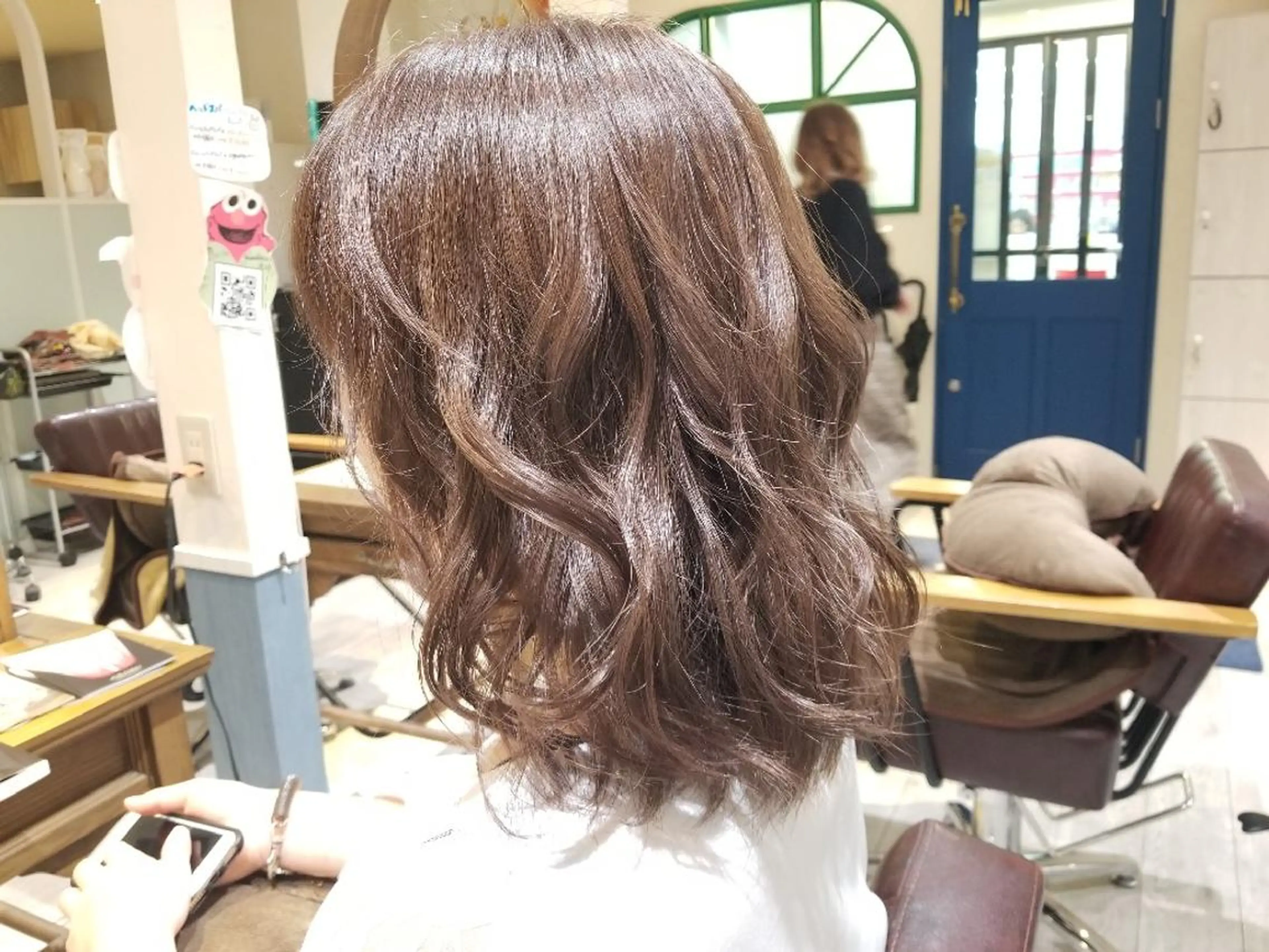 ミディアム カラー アッシュ カット ヘアカラー トリートメント SAKURA (サクラ)のヘアスタイル