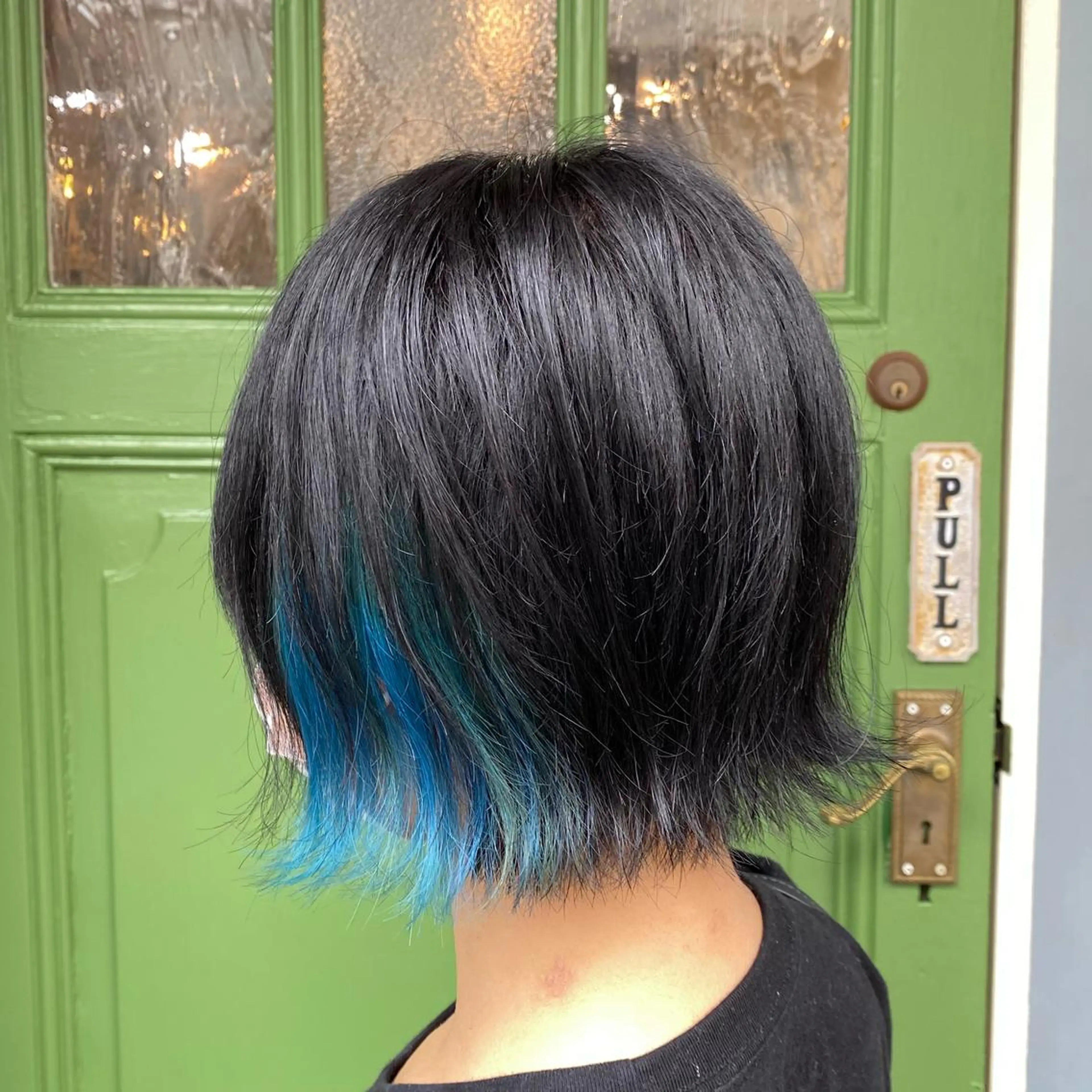 ショート カラー ブリーチ ブルーカラー トリートメント BRITS 渡辺 菜々子のヘアスタイル