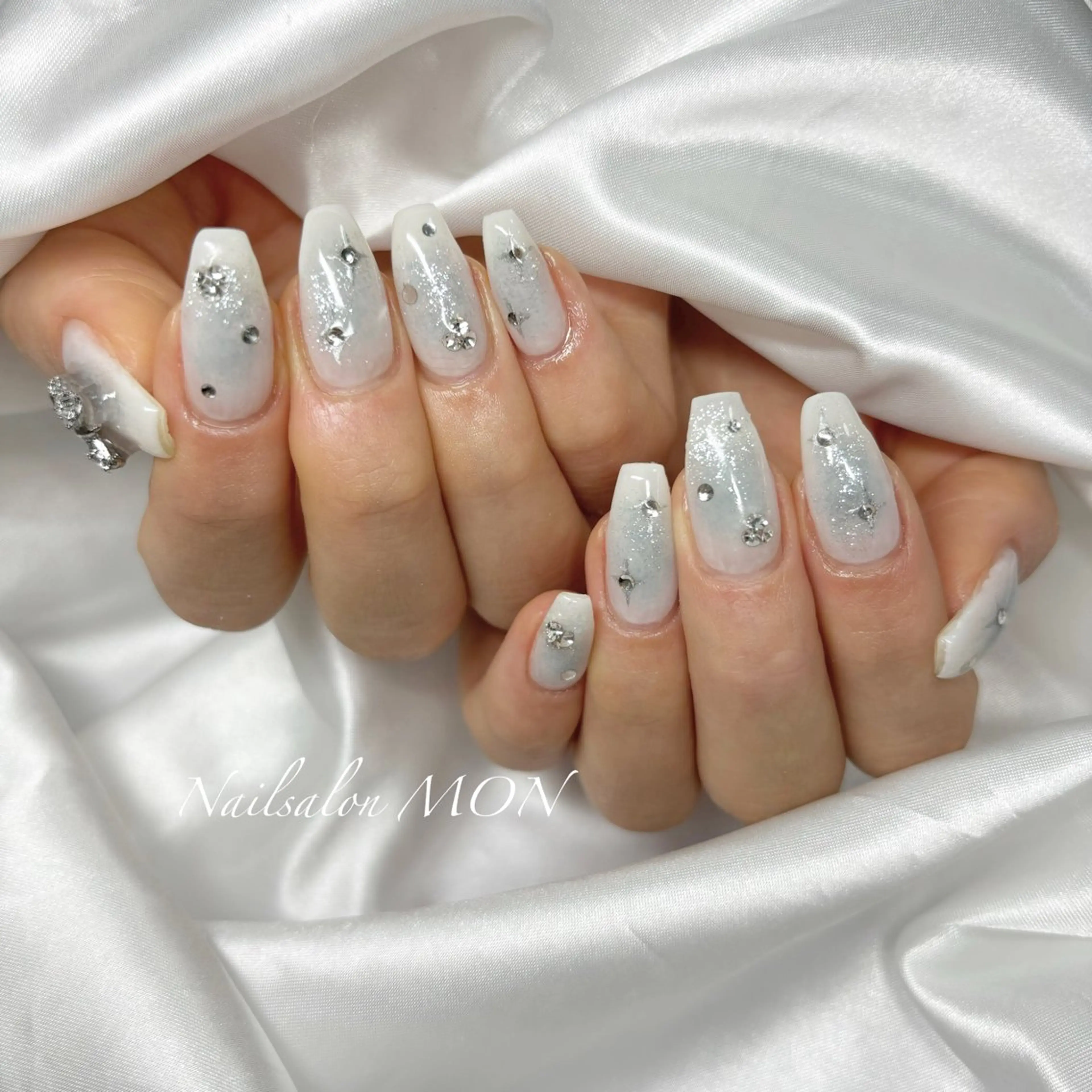 ネイル ストーンネイル ハンドネイル Nailsalon MONのネイルデザイン