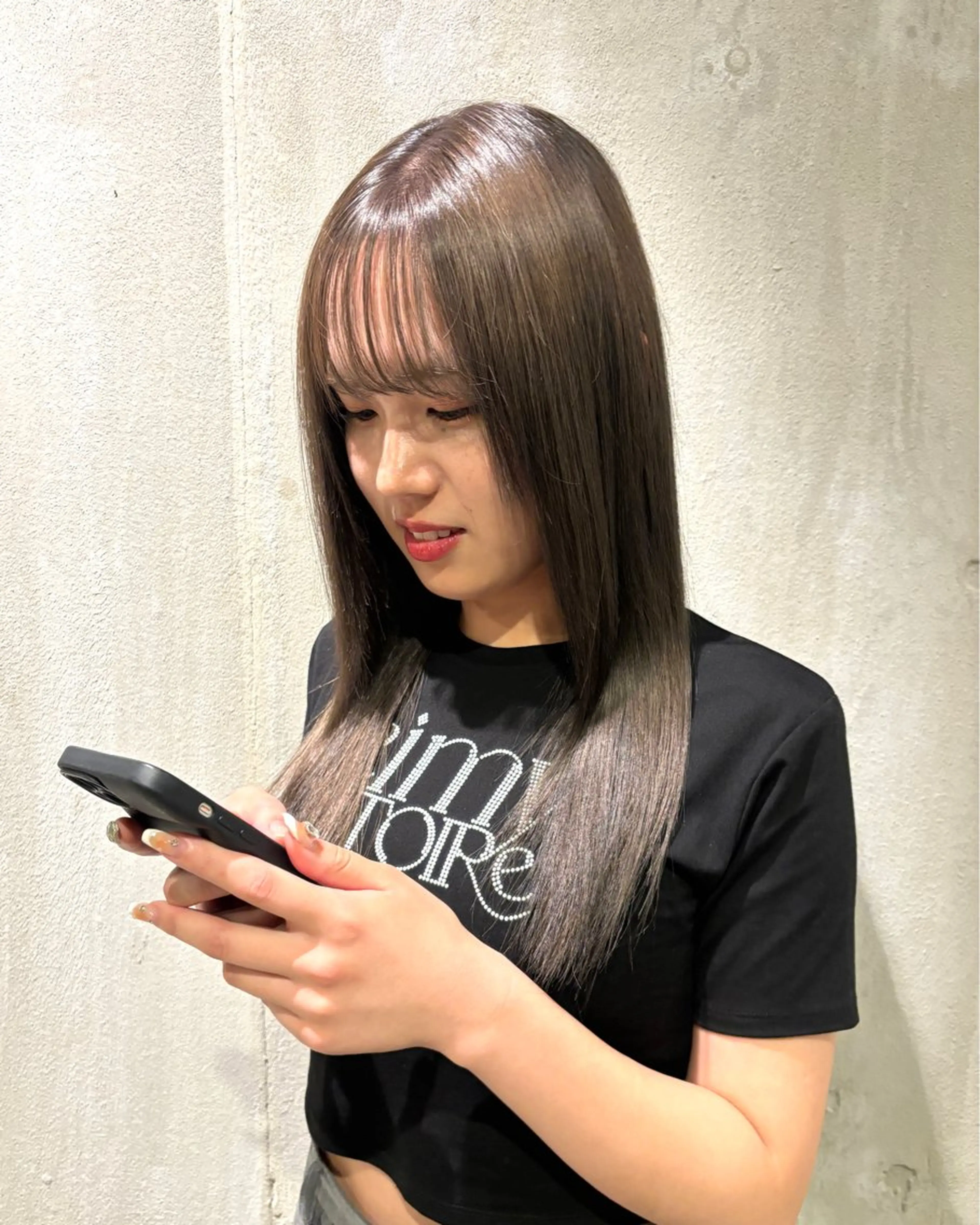 ロング カラー グレージュ ミルクティーグレージュ 小木曽 里華のヘアスタイル