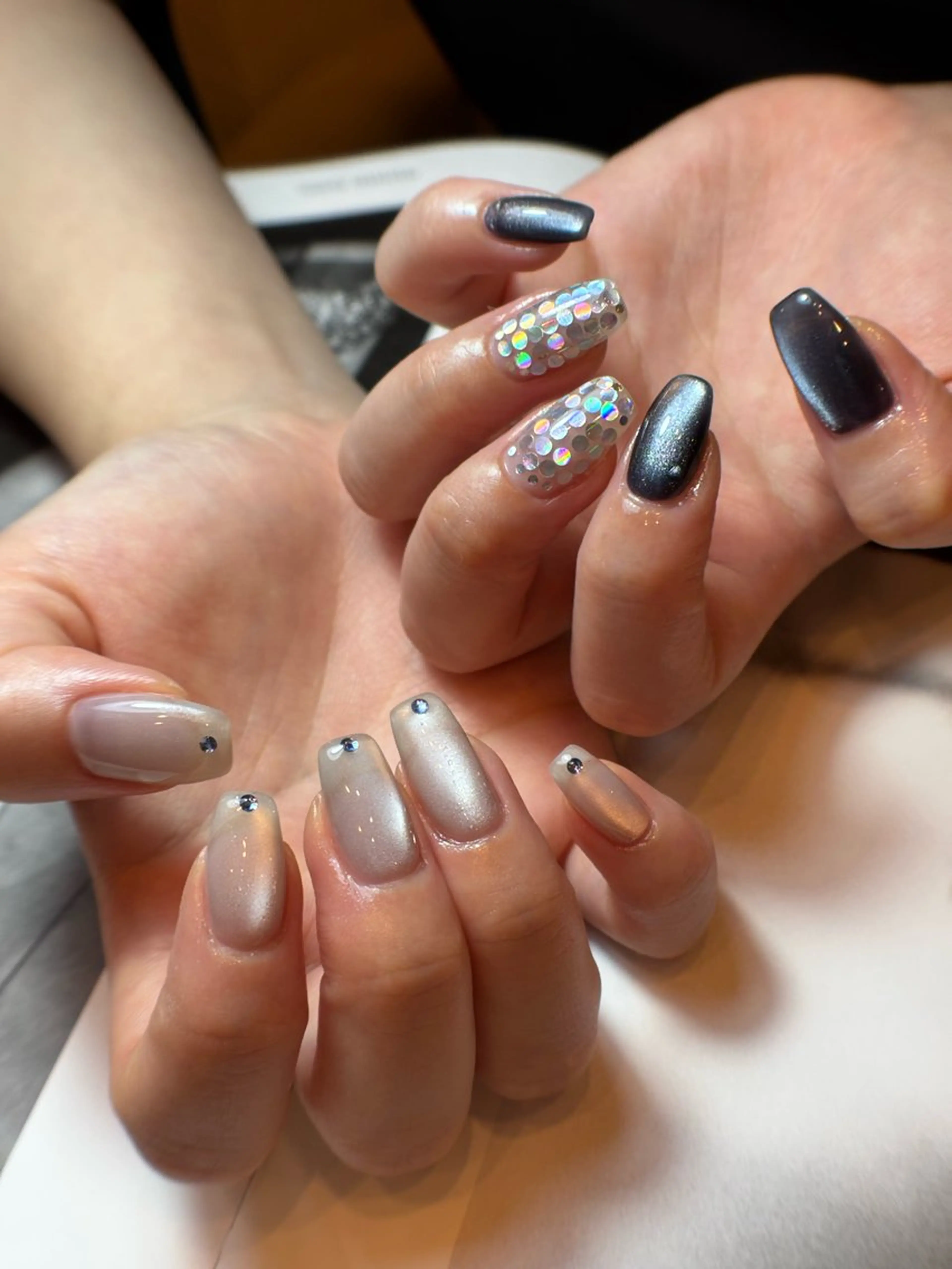 ネイル フットネイル ジェルネイル マグネットネイル ニュアンスネイル ワンカラーネイル illum hicariのネイルデザイン