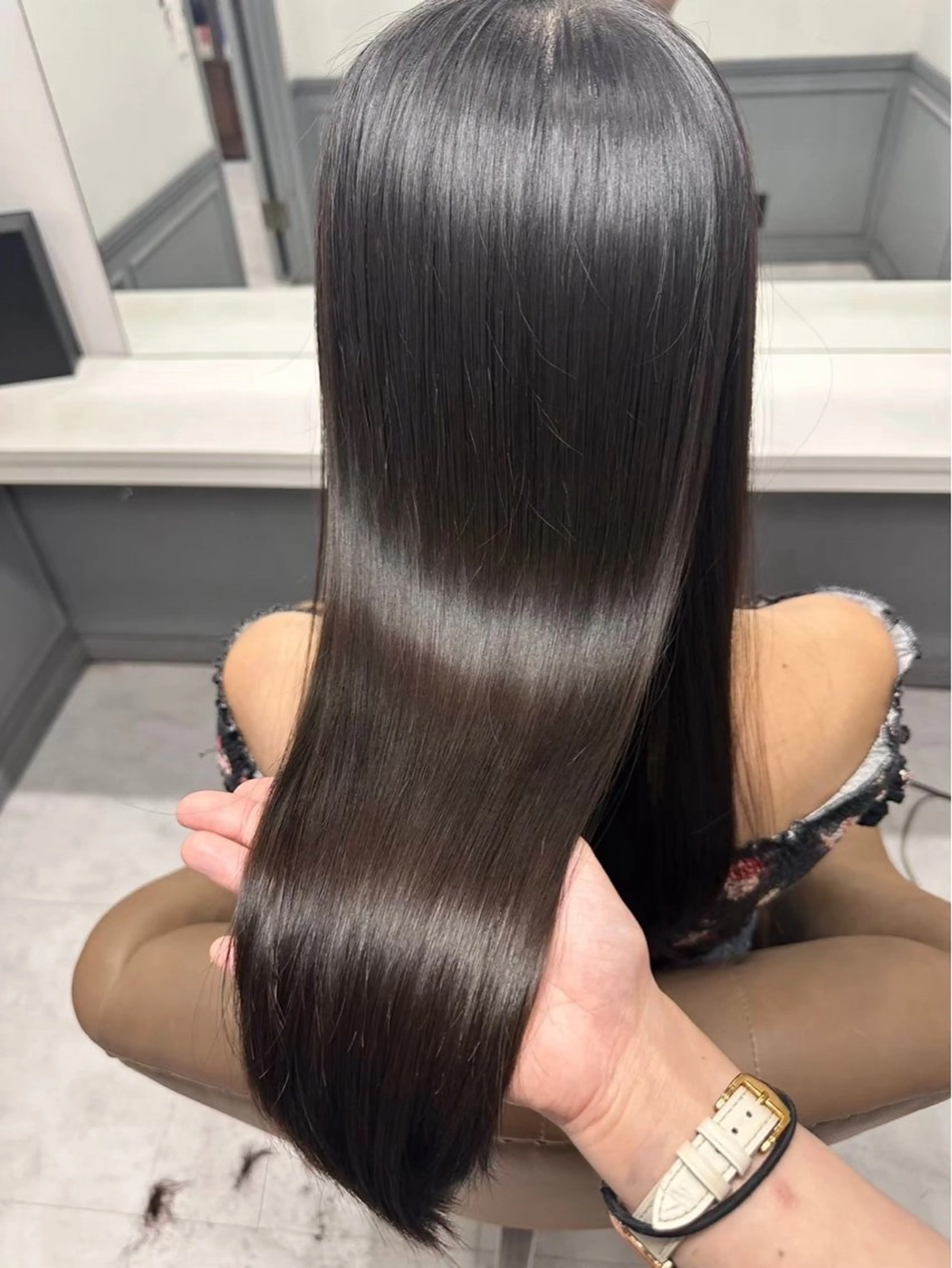 ロング カラー ヘアカラー トリートメント 🦋REISA🦋 エクステ×ハイトーンのヘアスタイル