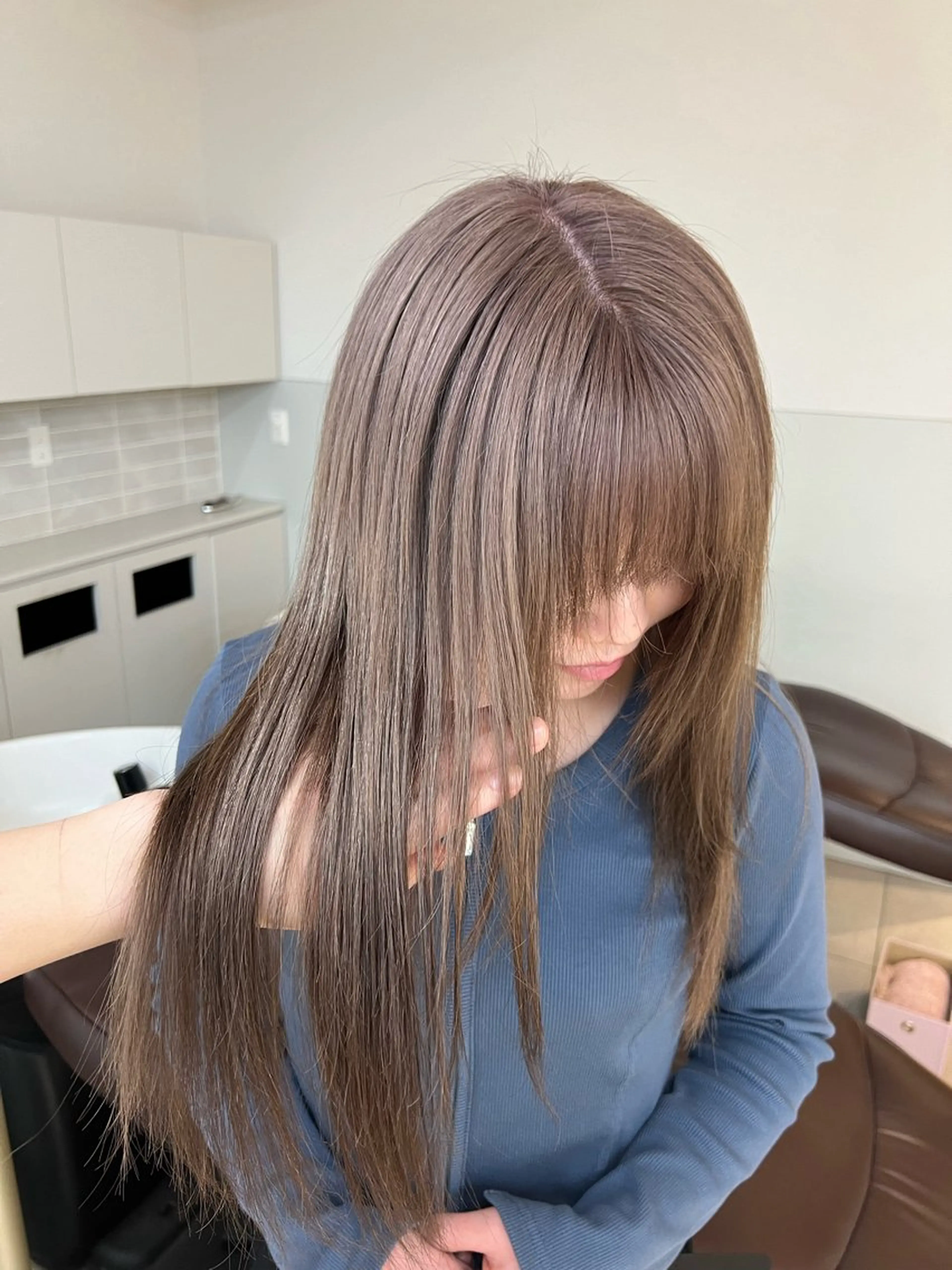 セミロング カラー アッシュ アッシュブラウン ブリーチ ブラウンカラー ケアブリーチ ヘアカラー トリートメント ヘアセット レイヤー専門家 ダブルカラー修のヘアスタイル