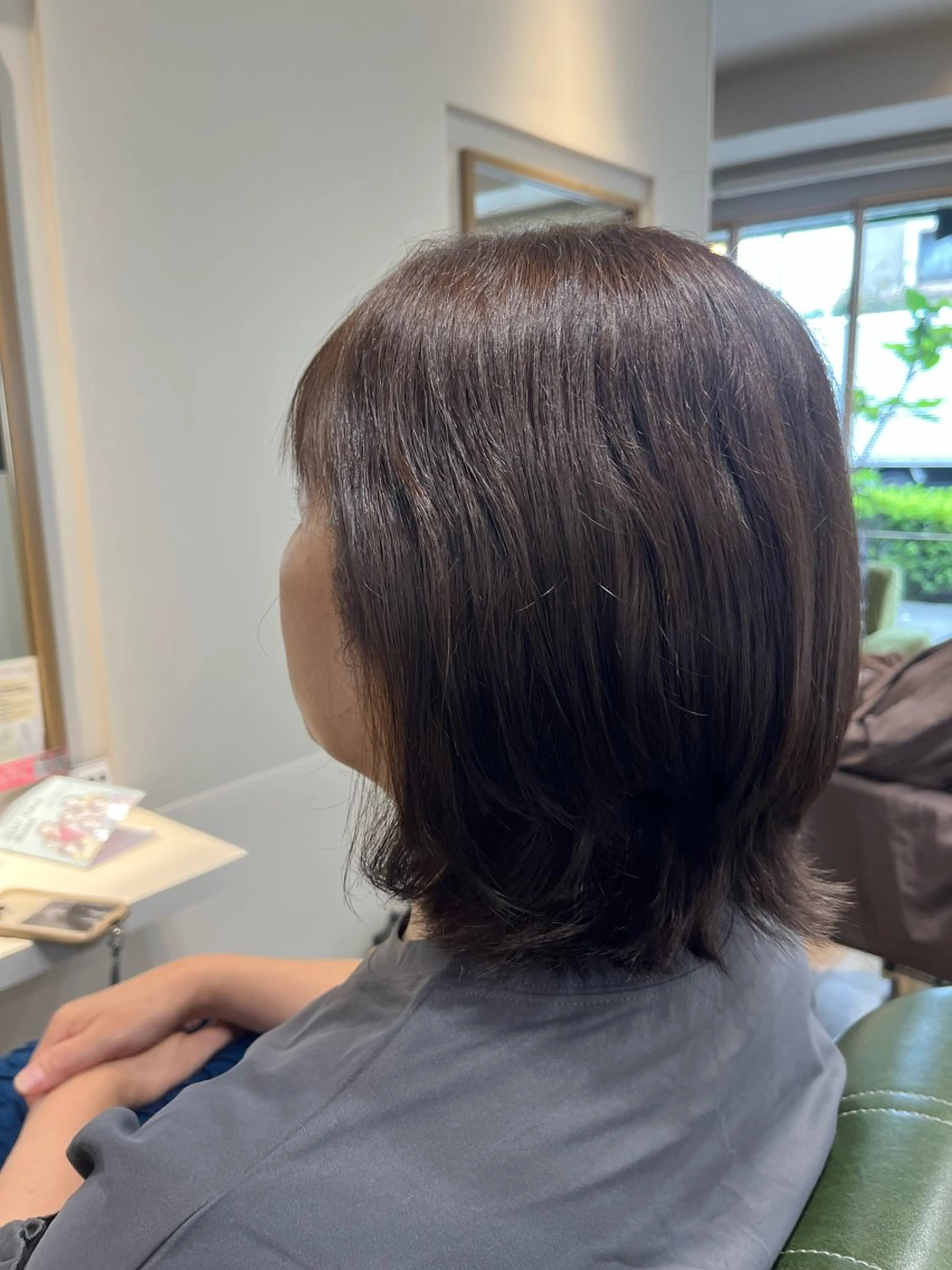 ミディアム 小鴨 美佳のヘアスタイル