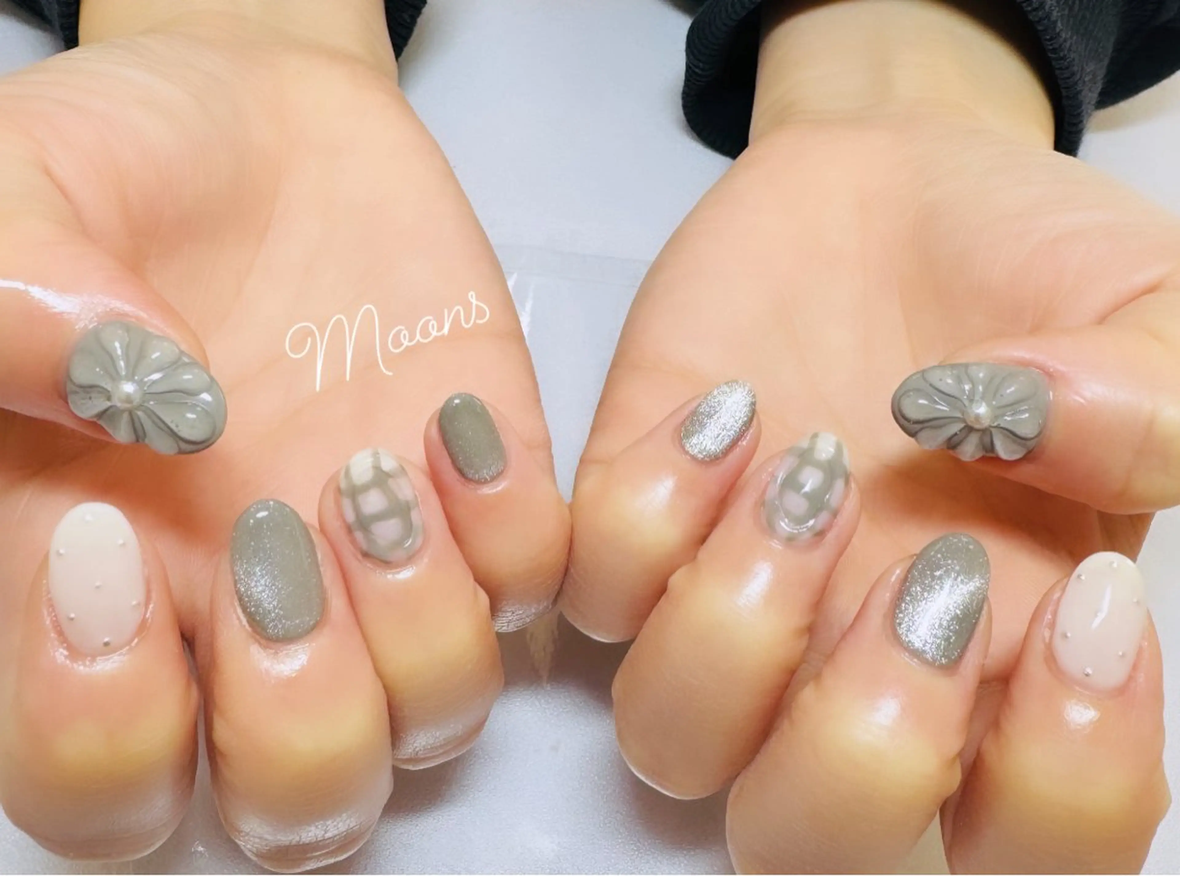 ネイル Moons nail 💅✨のネイルデザイン