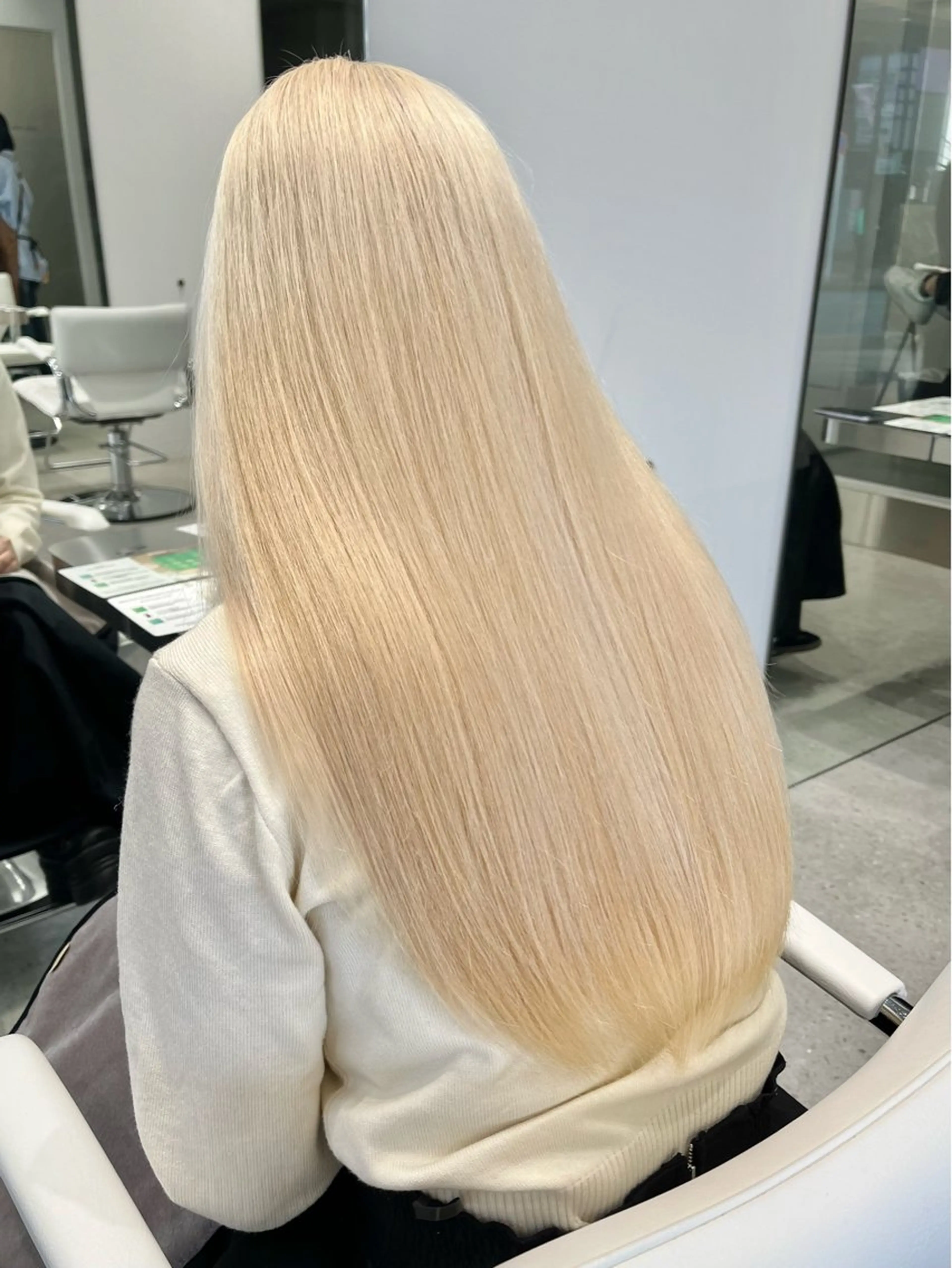 ロング カラー ブロンド 透明感カラー ホワイトブロンド iLi所属・iLi 《イリ》のヘアスタイル