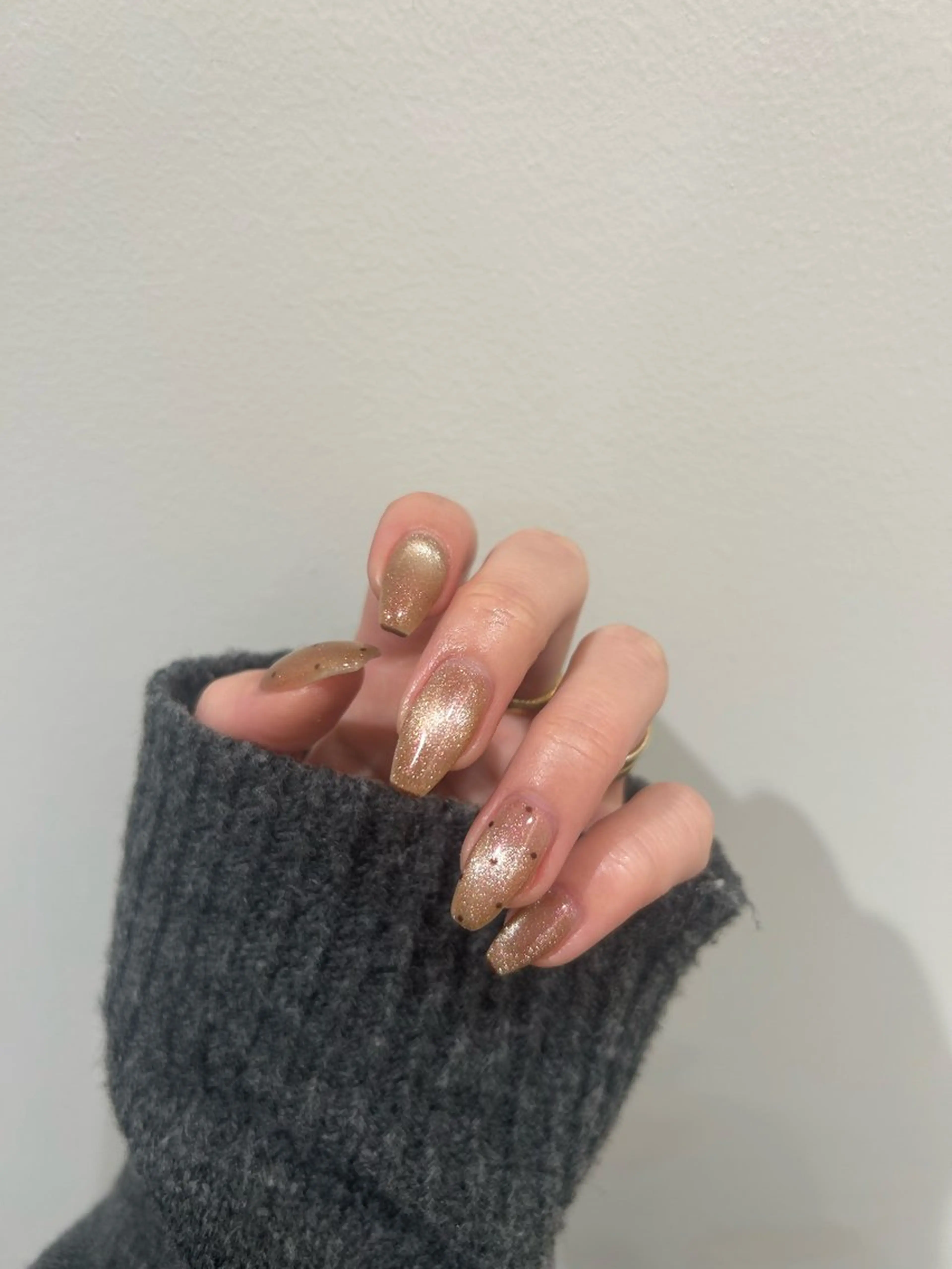 ネイル ドット ガーリー キラキラネイル マグネットネイル tote. harunaのネイルデザイン