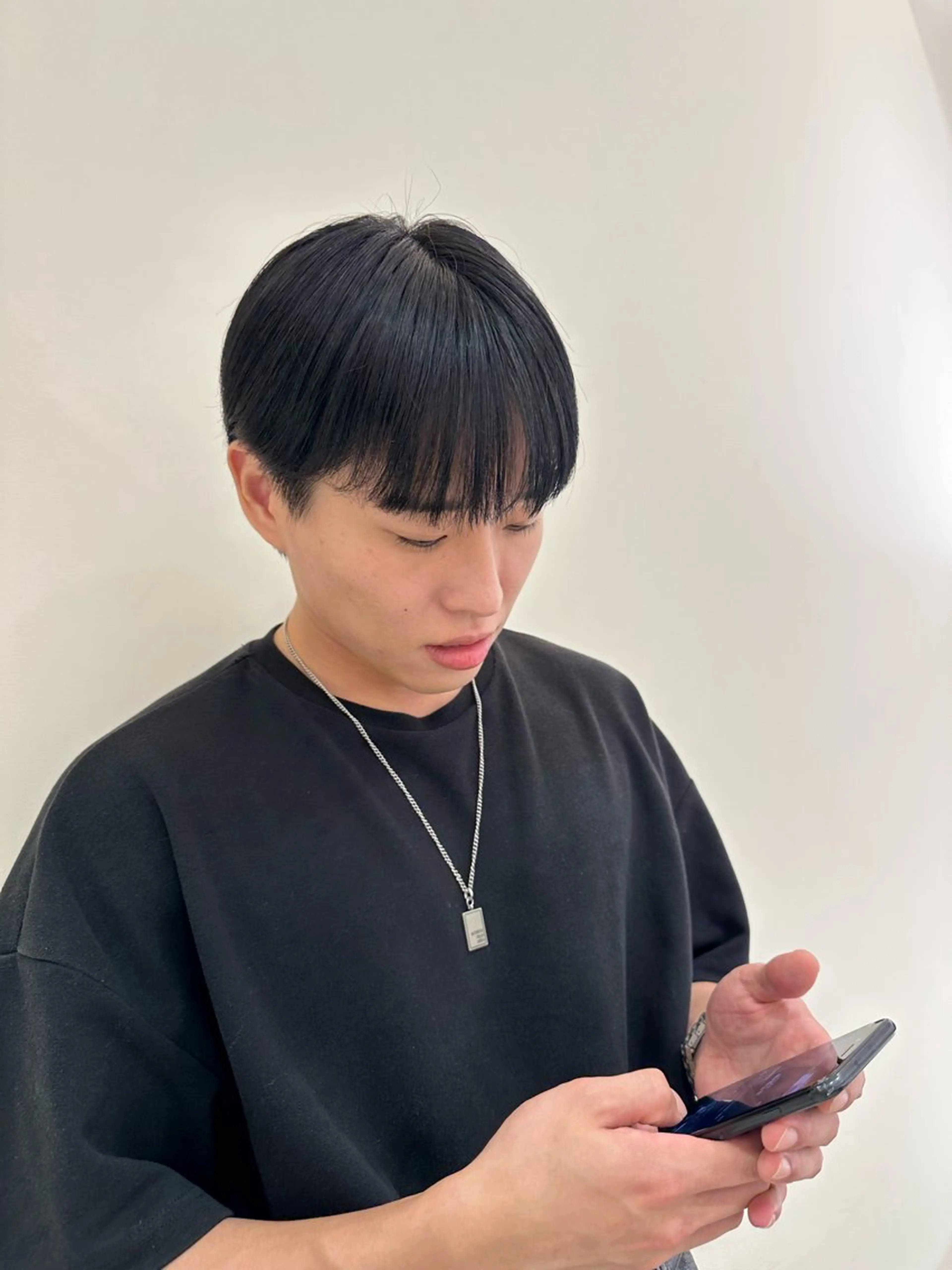 カラー メンズ タイトボブ個性派カラ ーAKANEのヘアスタイル