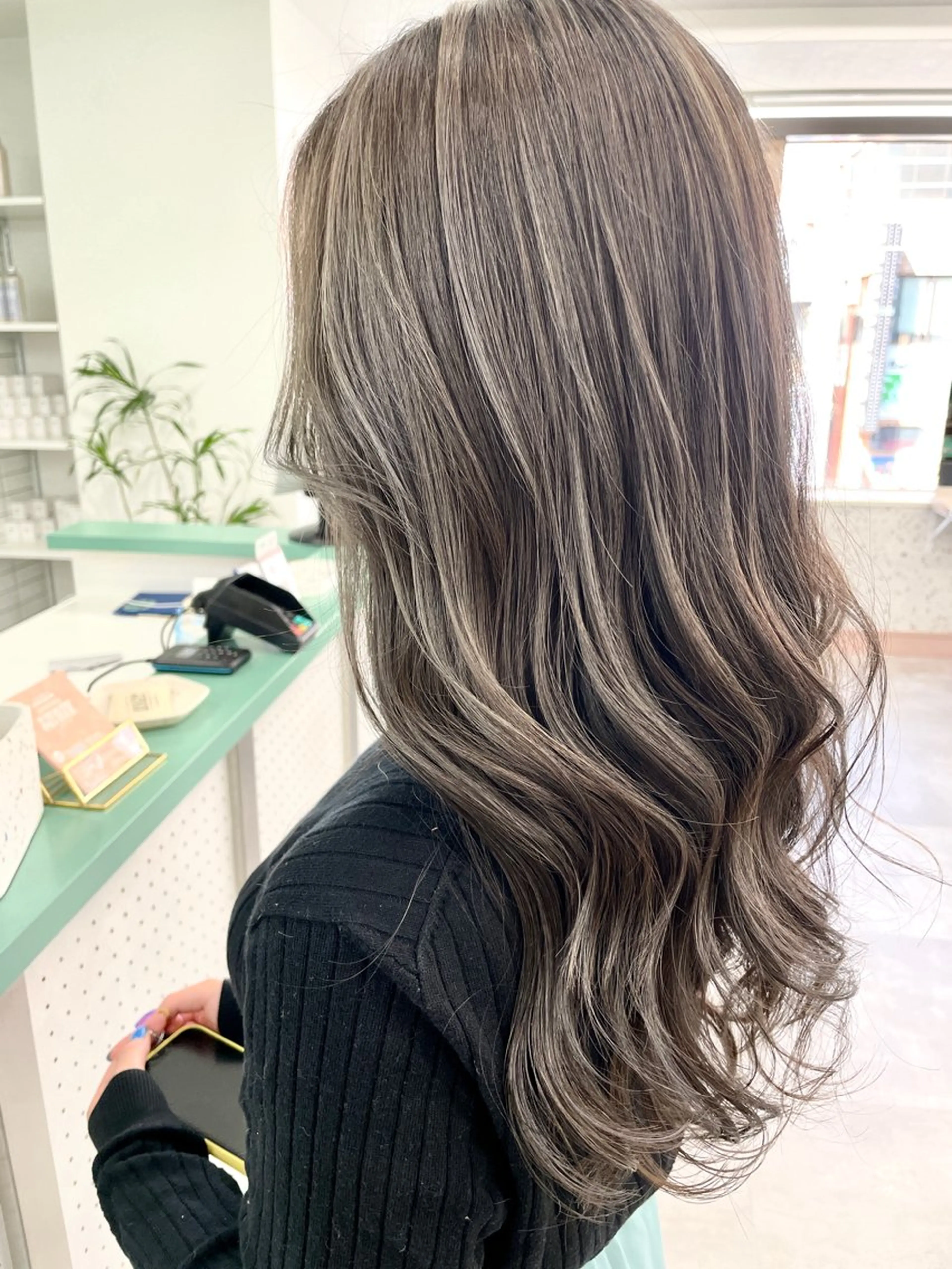 ロング ハイライト カット ヘアカラー トリートメント 💚透明感カラー💚 ♻️本間♻️のヘアスタイル