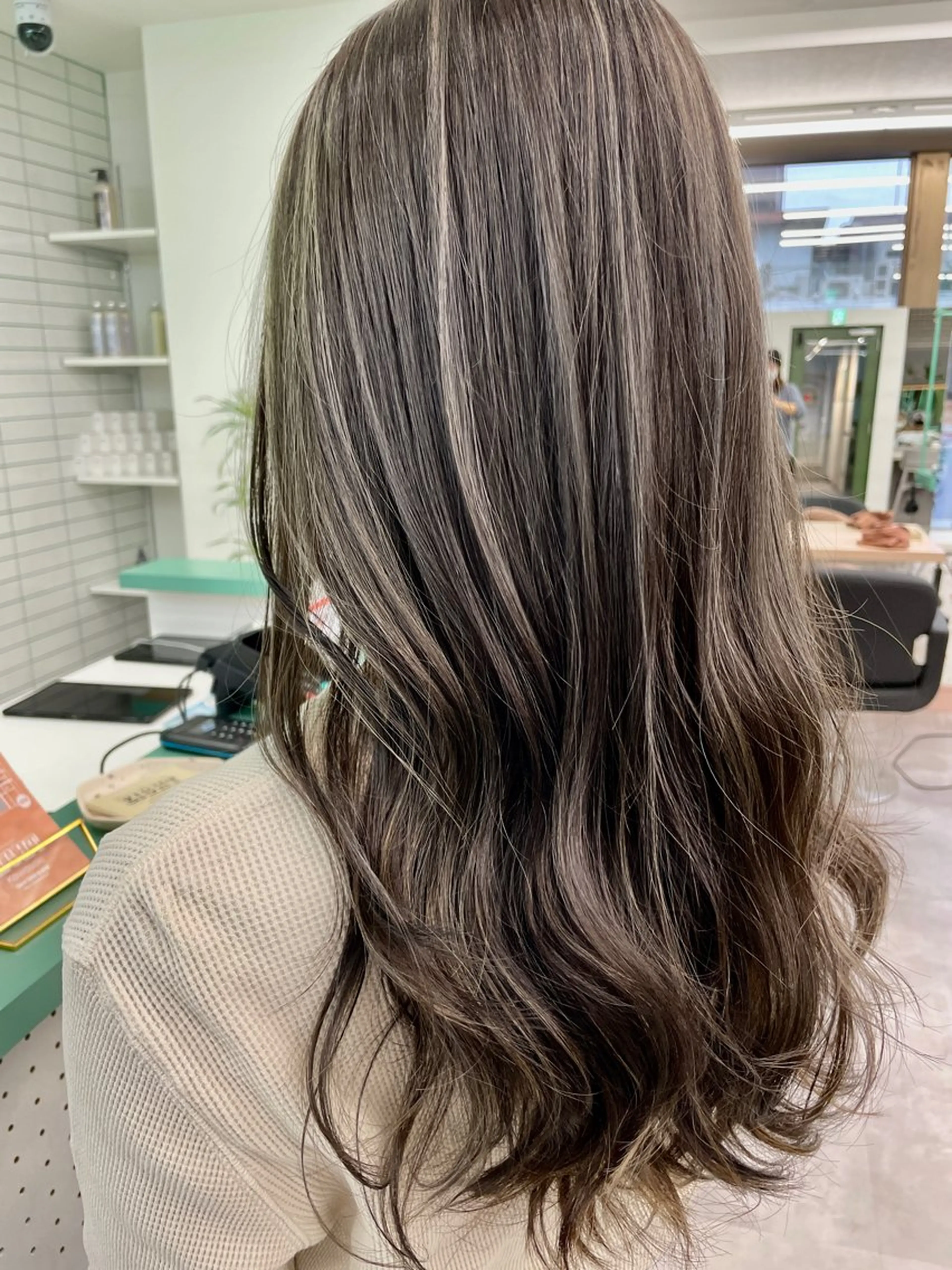 ロング ハイライト カット ヘアカラー トリートメント 💚透明感カラー💚 ♻️本間♻️のヘアスタイル