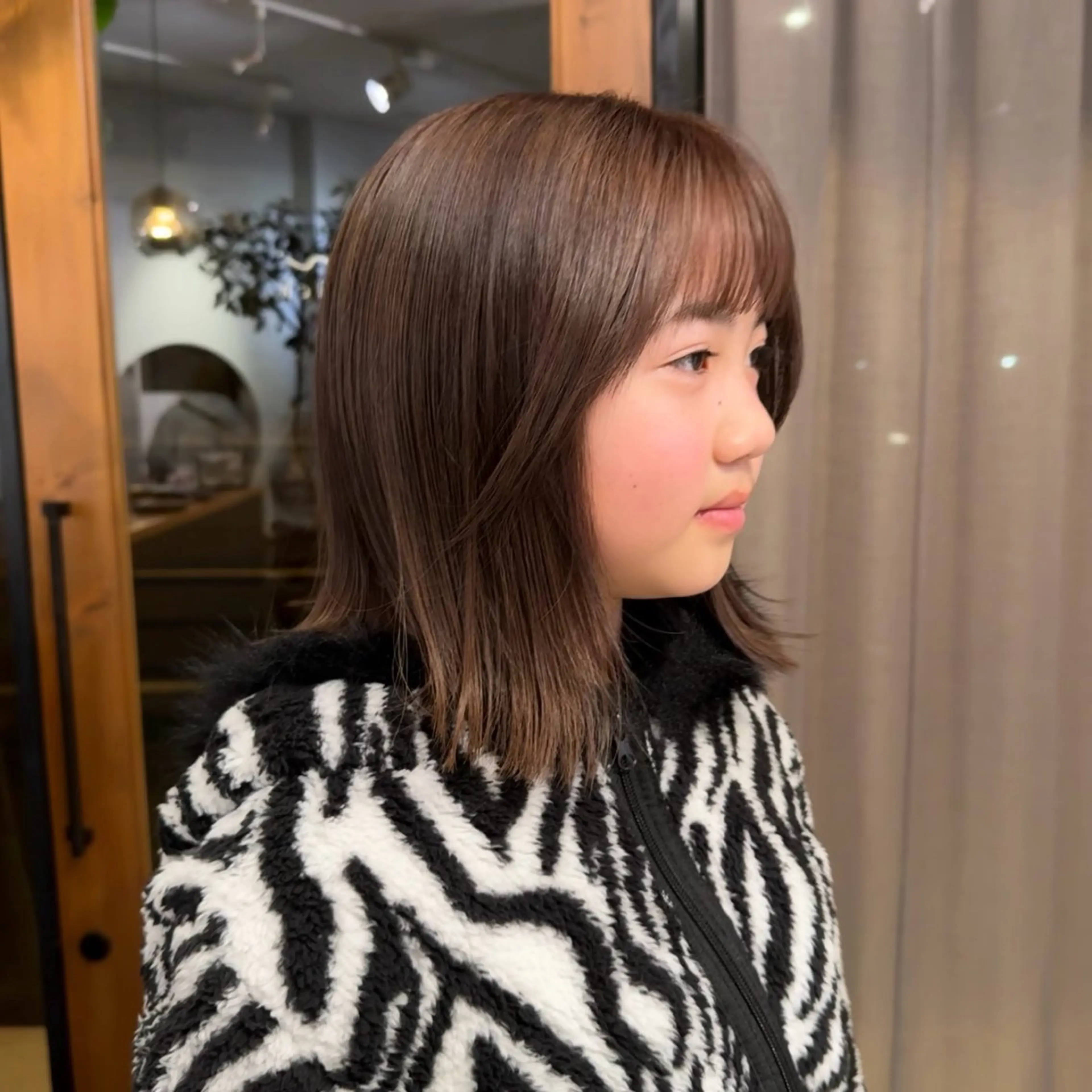 ミディアム 卒業式のヘアスタイル ヘアカラー 吉田 葉音のヘアスタイル