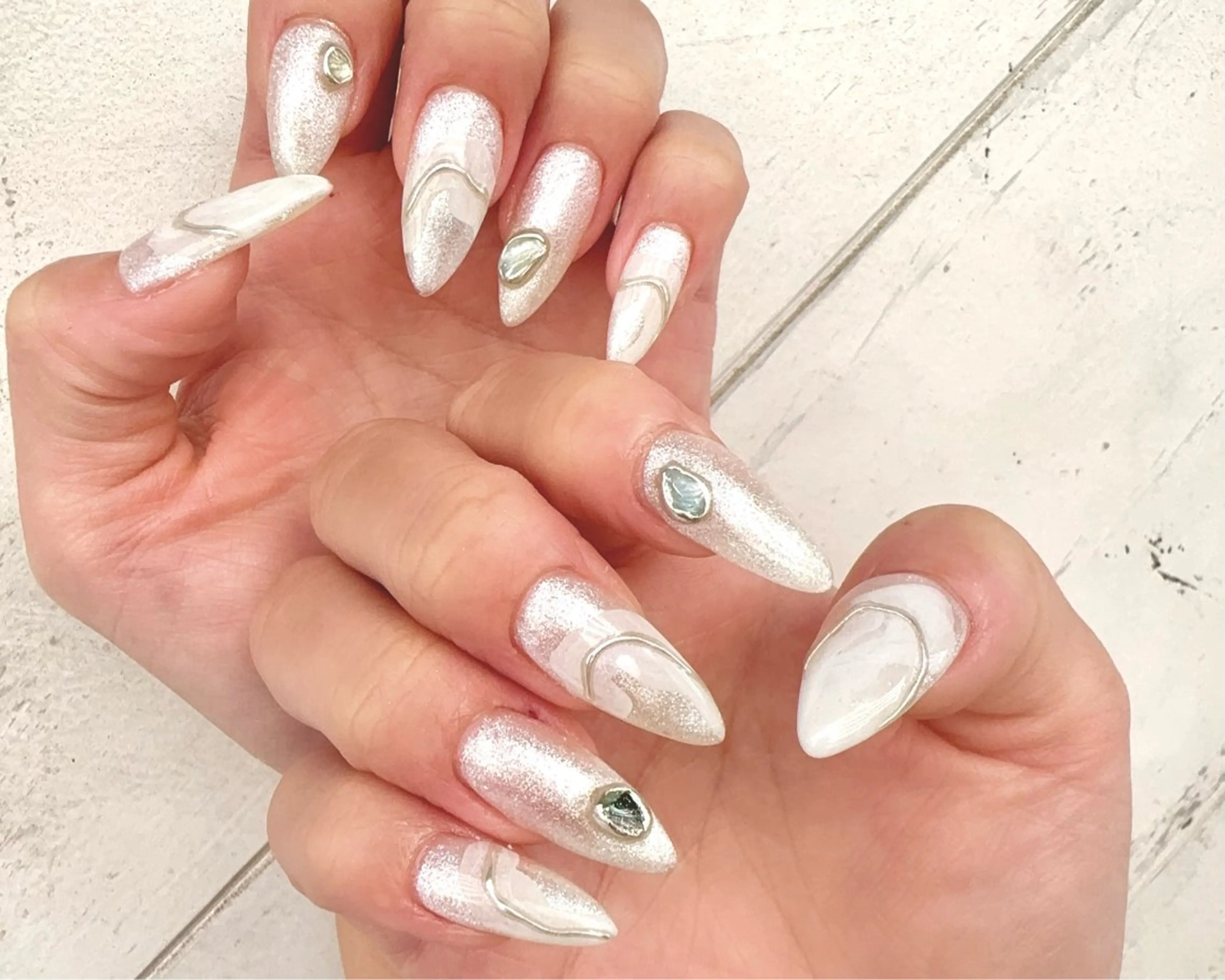 ネイル ミラーネイル 🌺🌴N. Rita🥥のネイルデザイン