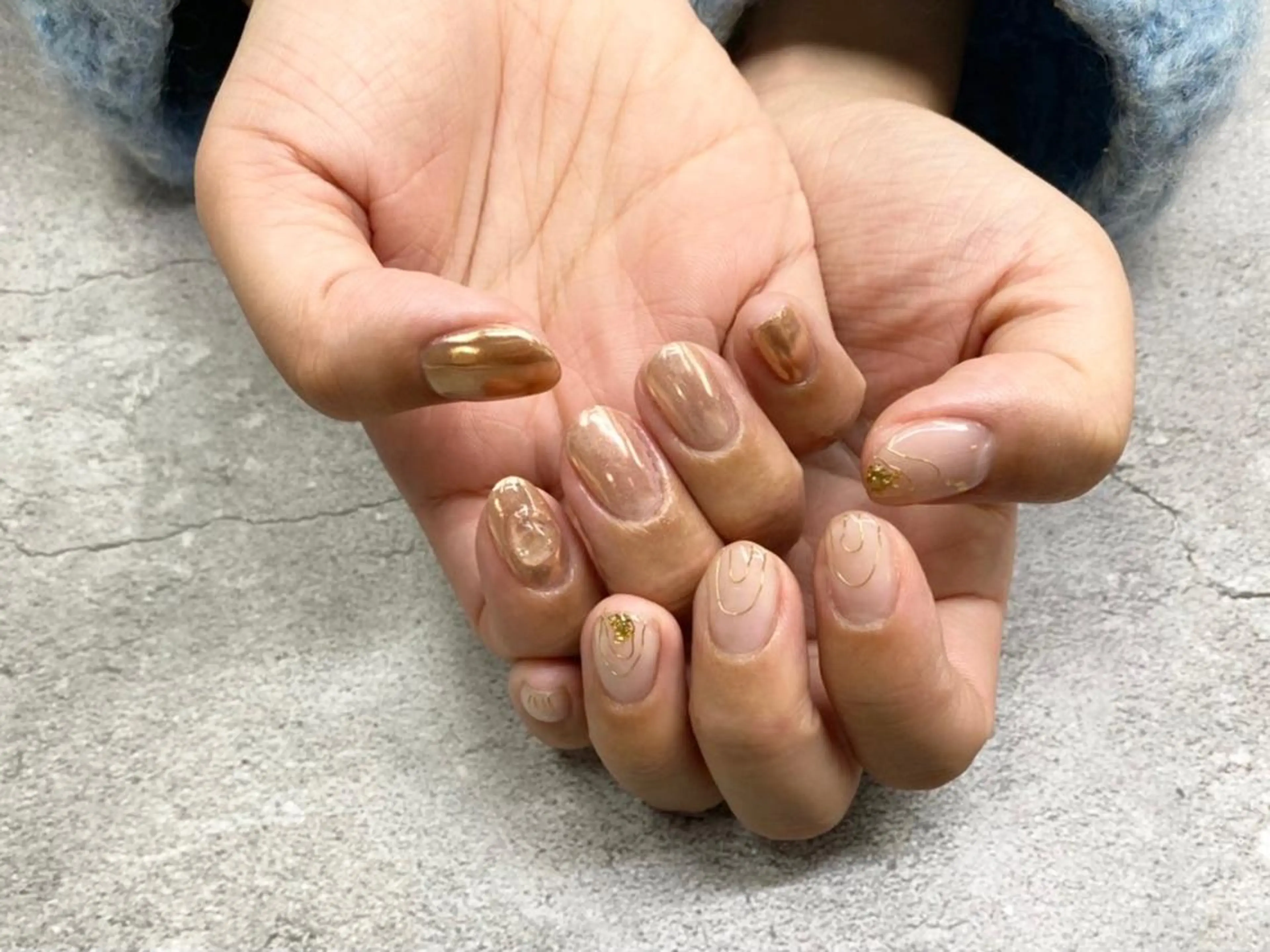 ネイル アートネイル ジェルネイル ラメ(グリッター) ミラーネイル ニュアンスネイル nailstudio eviz新宿店のネイルデザイン