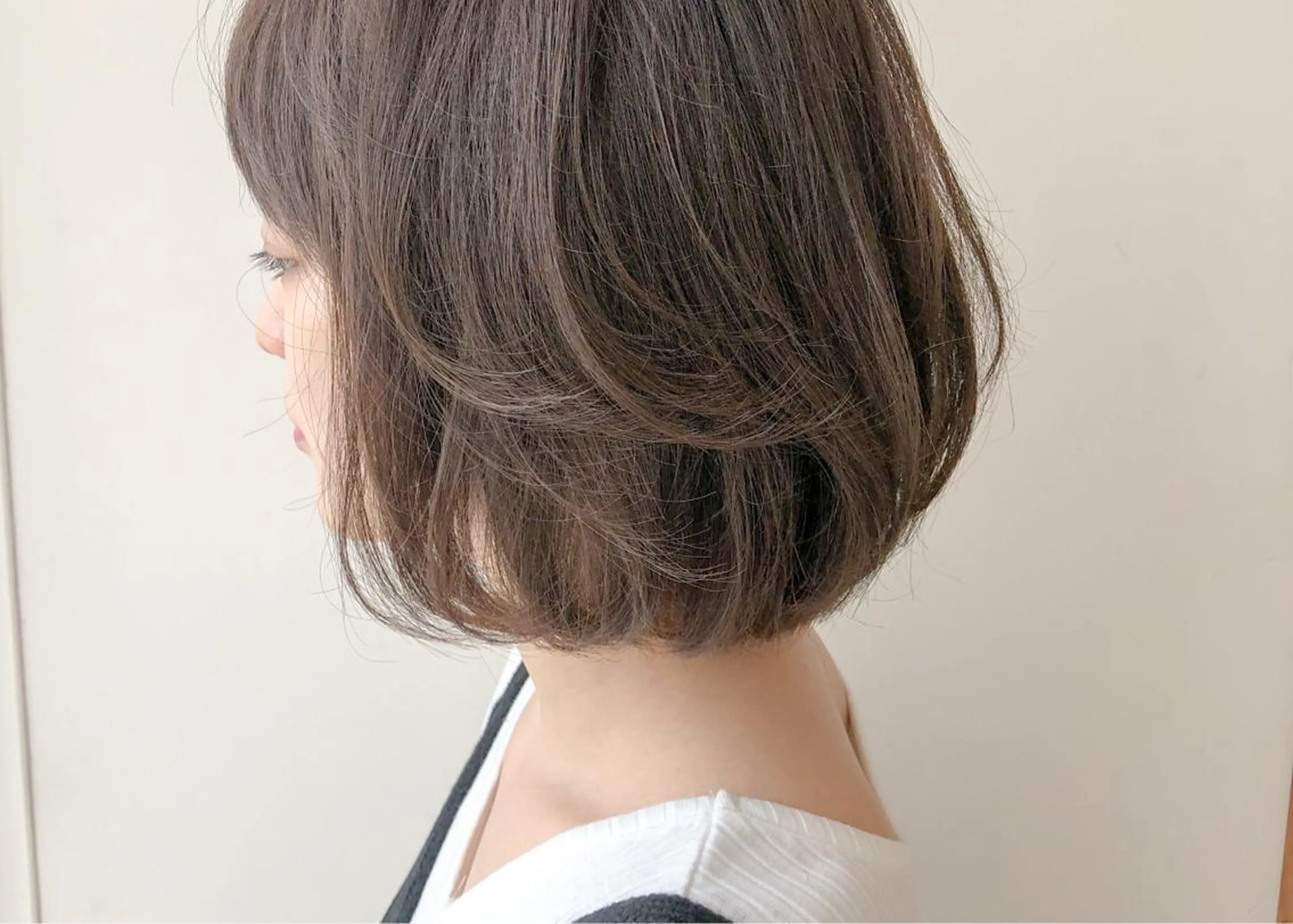 ショート カラー ネイル ボブ レイヤーカット 中山 天地のヘアスタイル