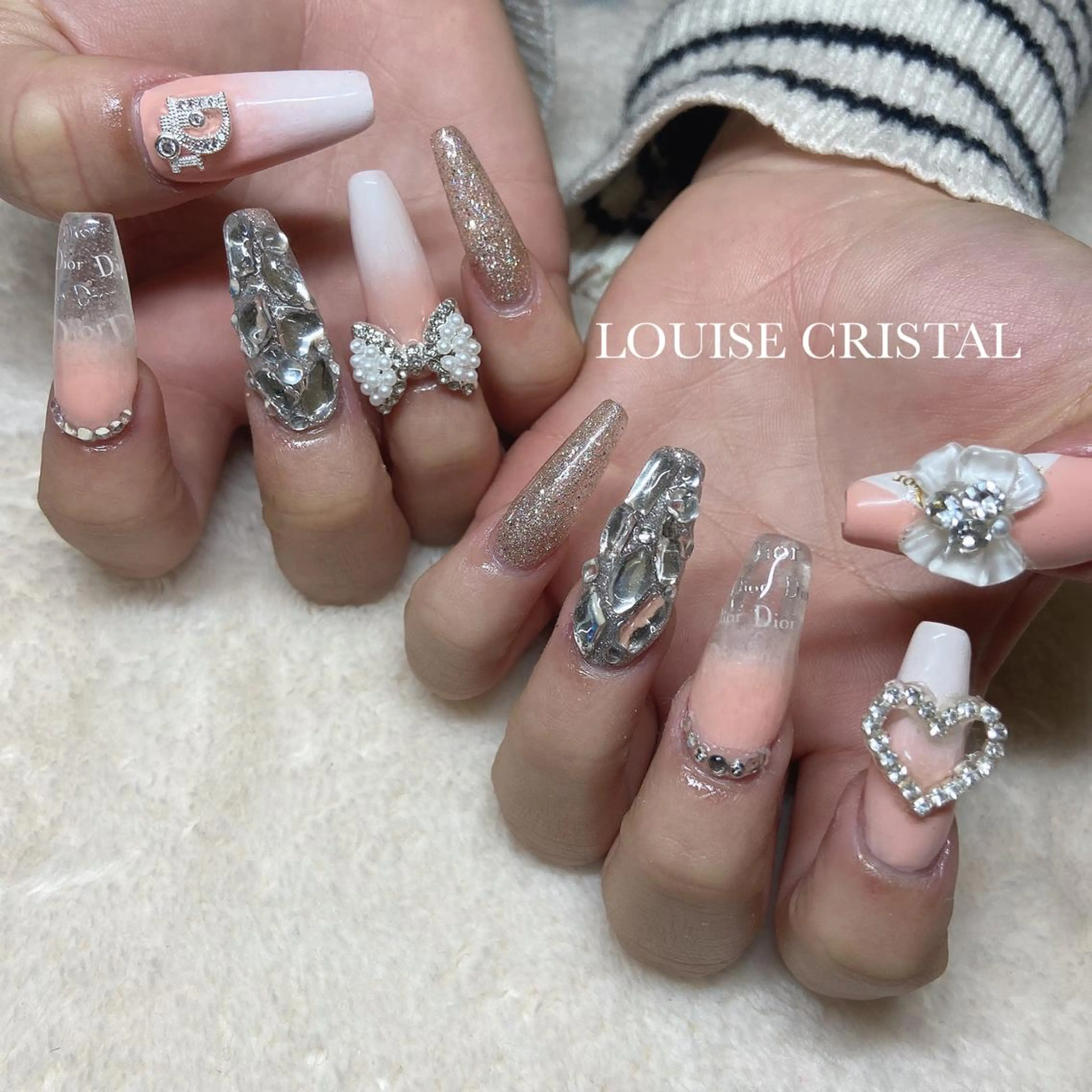 ネイル ハンドネイル LOUISE CRYSTALのネイルデザイン
