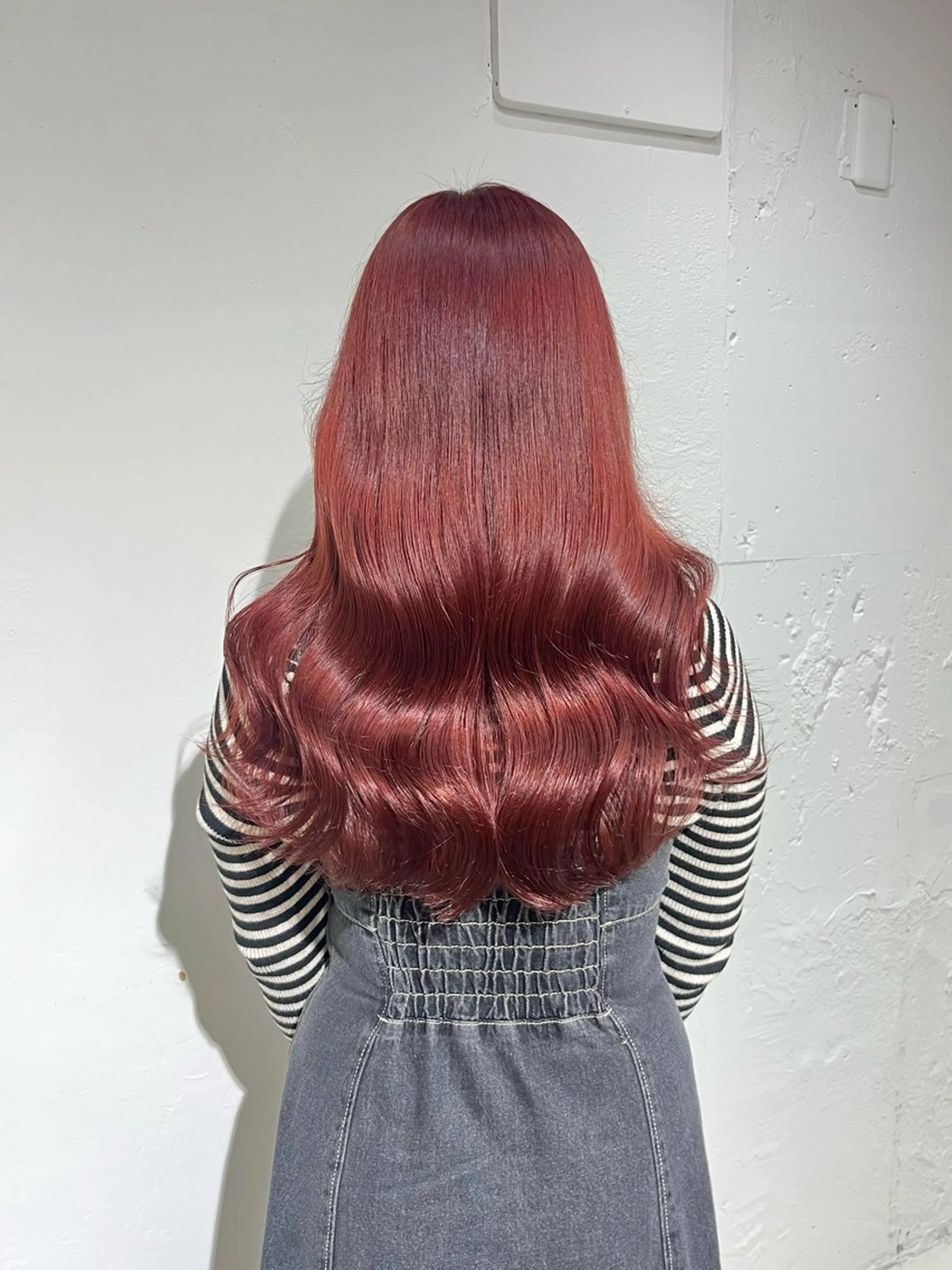 ロング カラー レッドカラー allum SAKURAのヘアスタイル