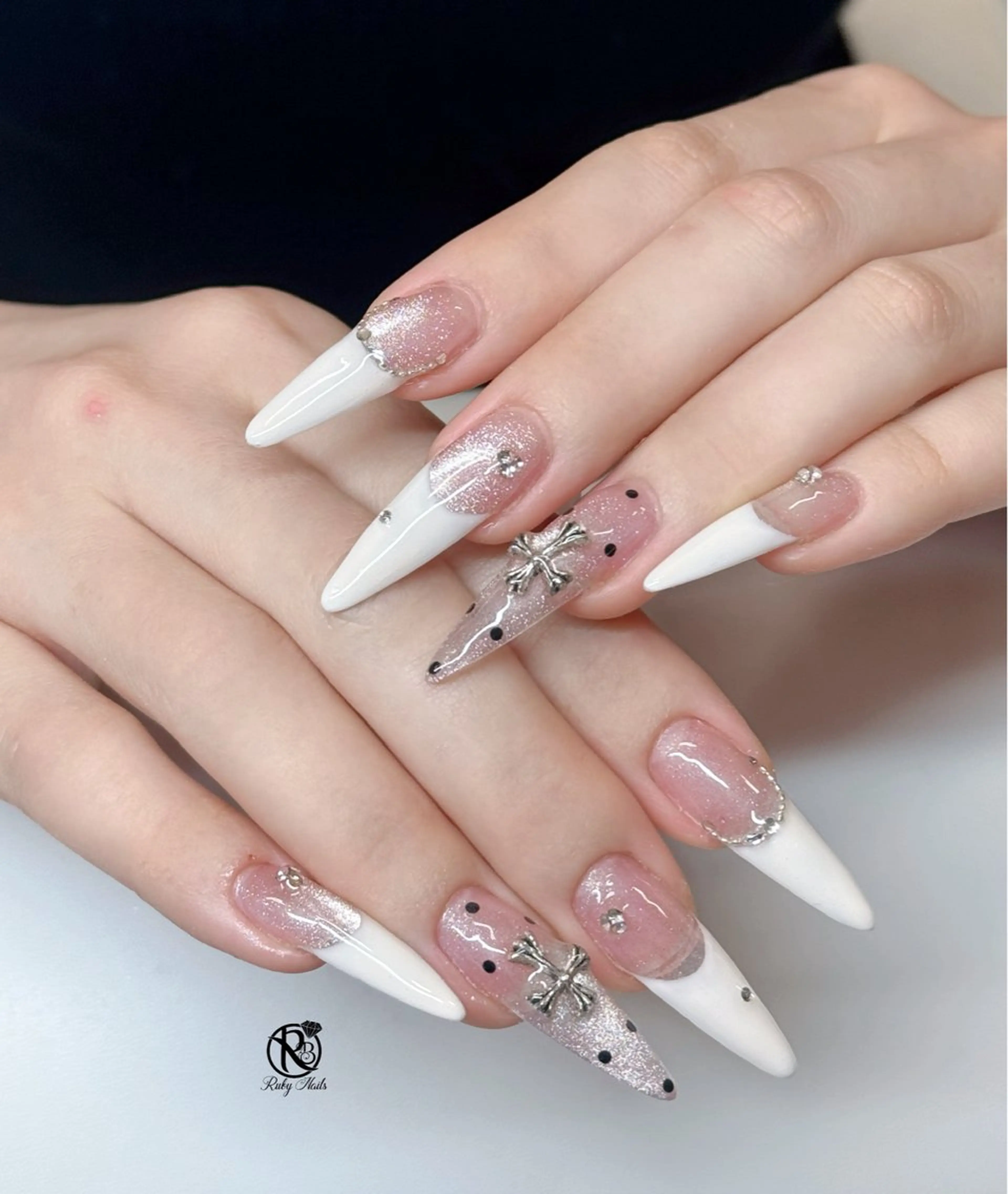 ネイル ボルドー ブラウン チークネイル ドット フットネイル ハンドネイル Ruby Nail 霞ヶ関店のネイルデザイン