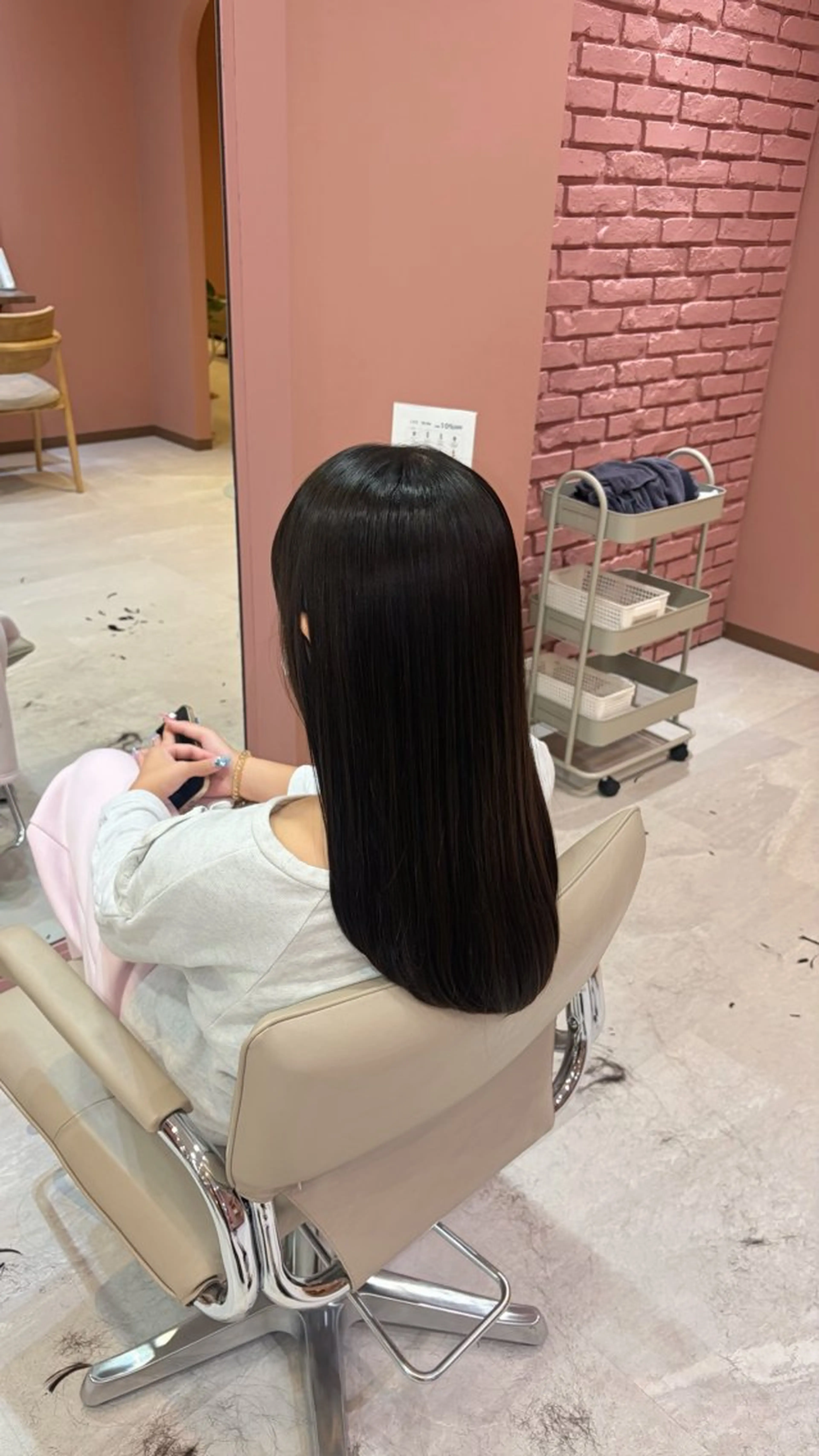 セミロング カット 聖菜/ hina /レイヤー/艶カラーのヘアスタイル