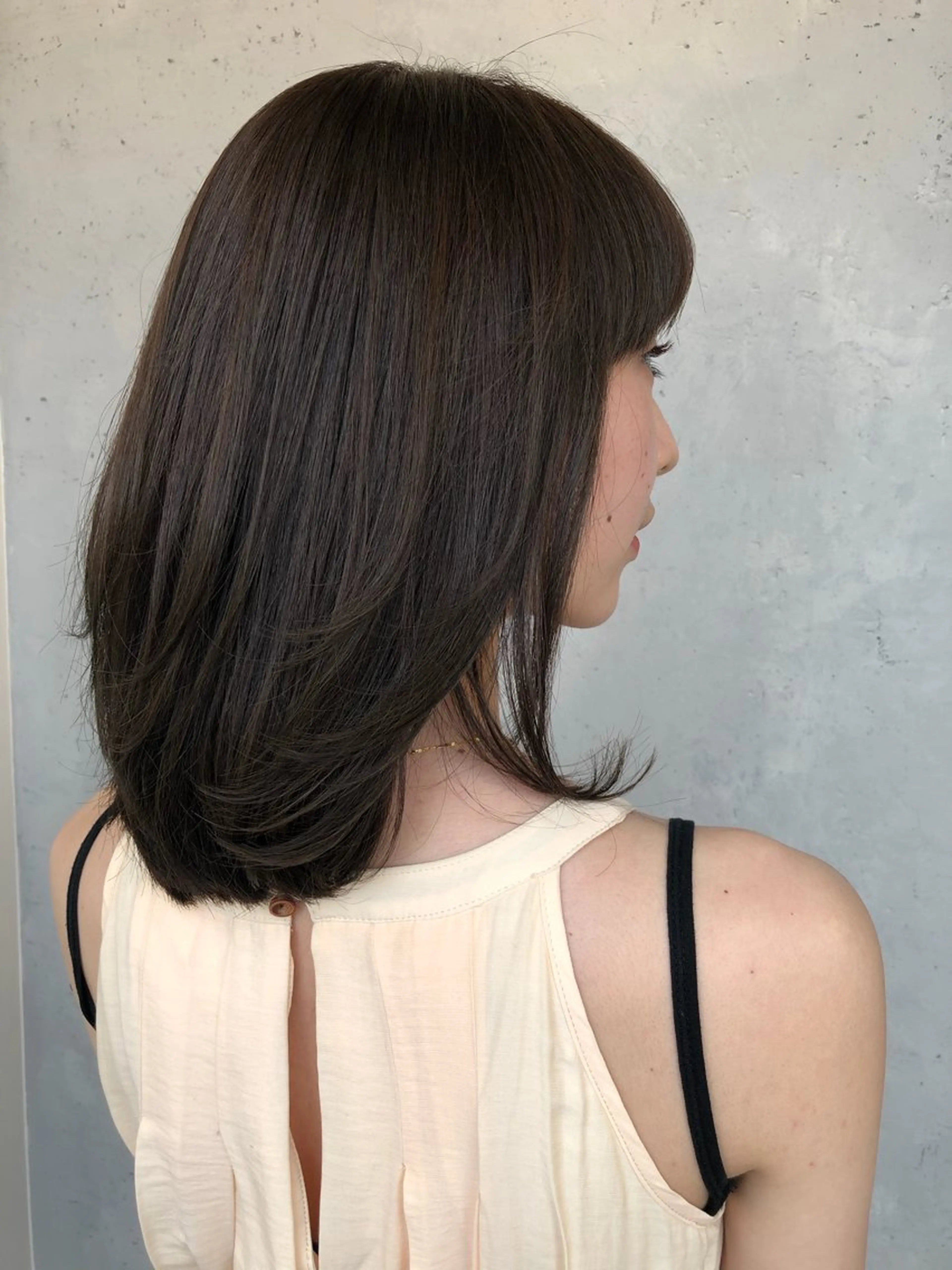 ミディアム カラー ベージュカラー 透明感カラー オリーブベージュ レイヤーカット カット ヘアカラー 池袋/マンツーマン /個室/岸田恵のヘアスタイル