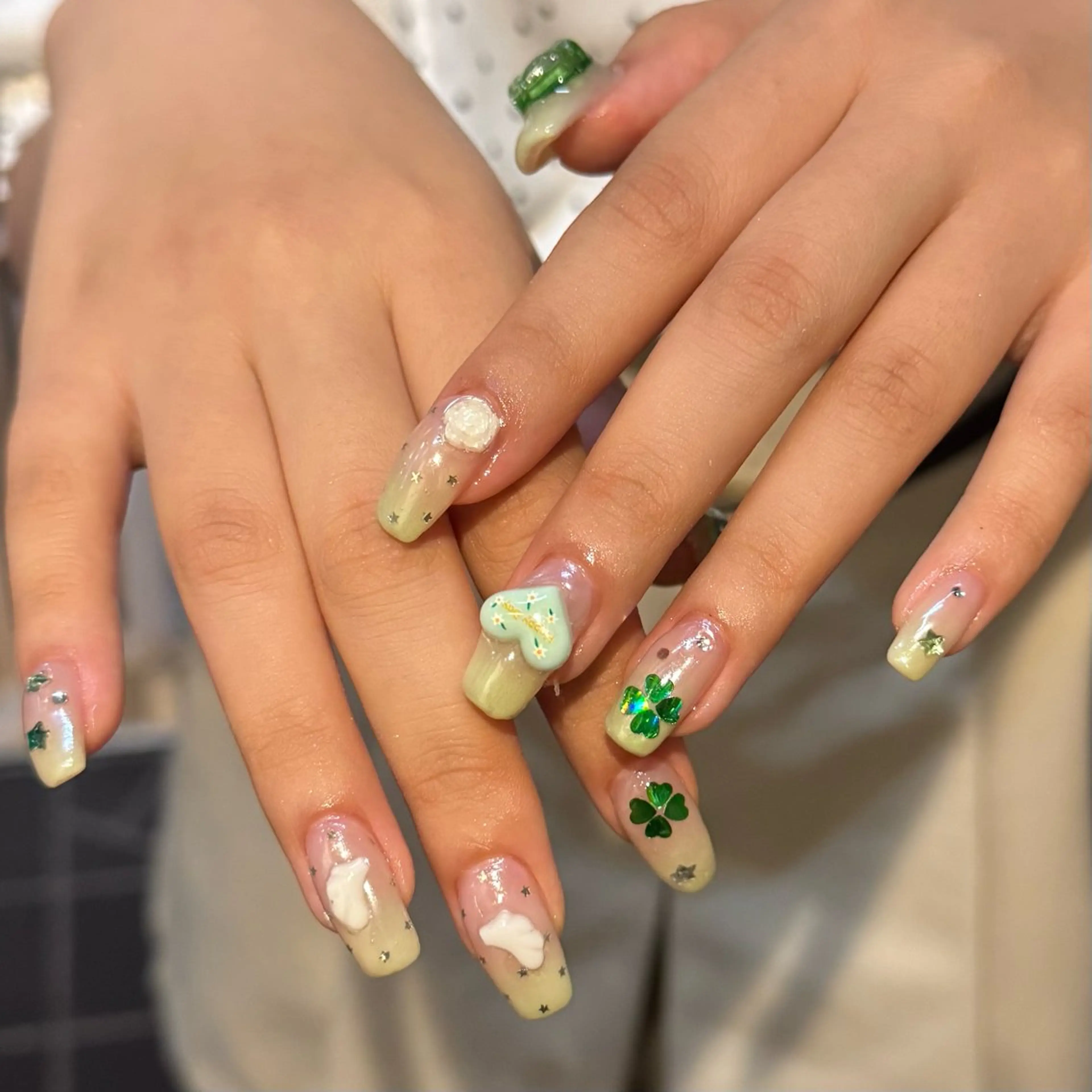 セミロング 小川 柚香のネイルデザイン