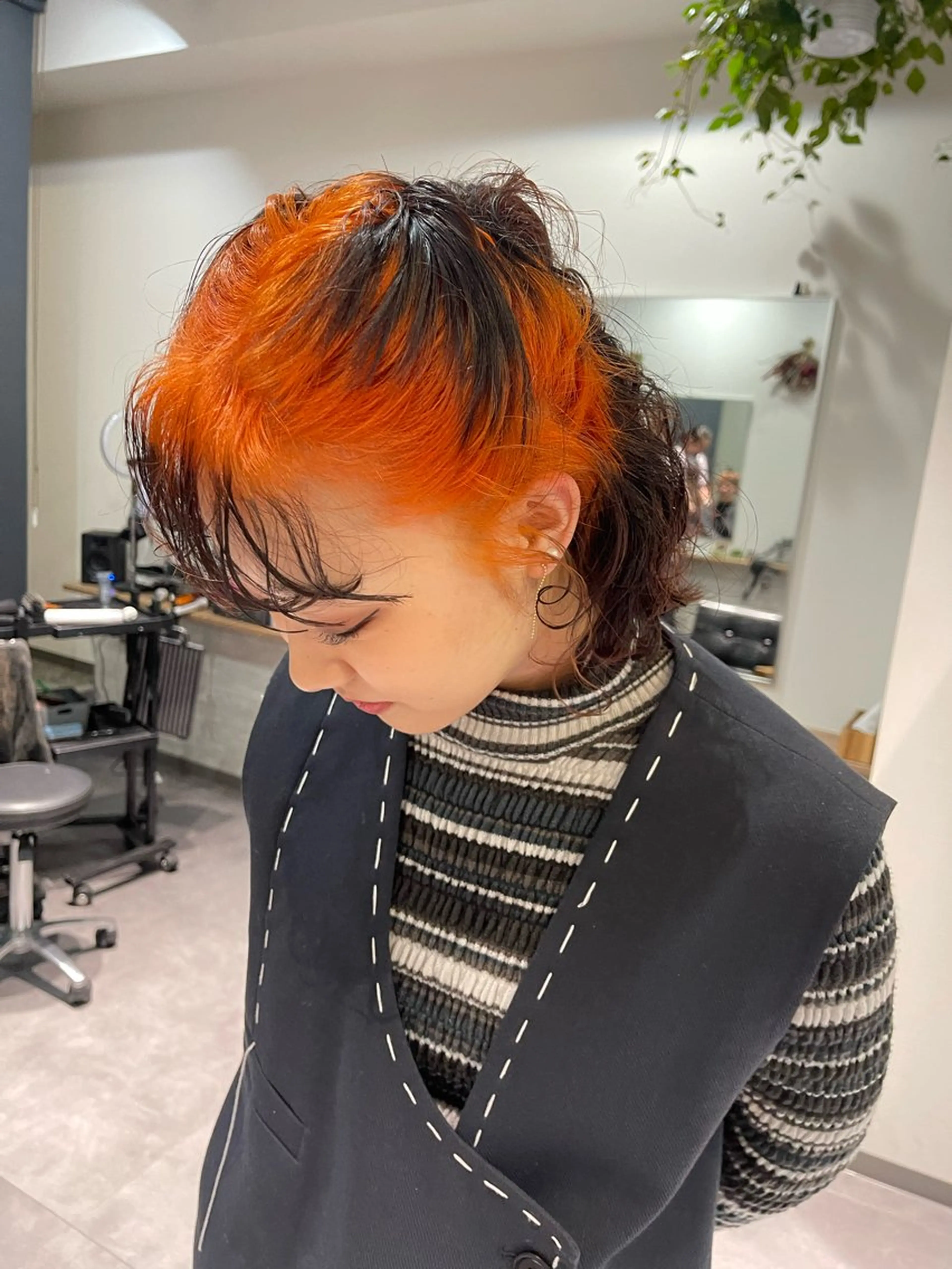 セミロング 狐カラー アトム/ウルフ パーマ/レイヤーのヘアスタイル