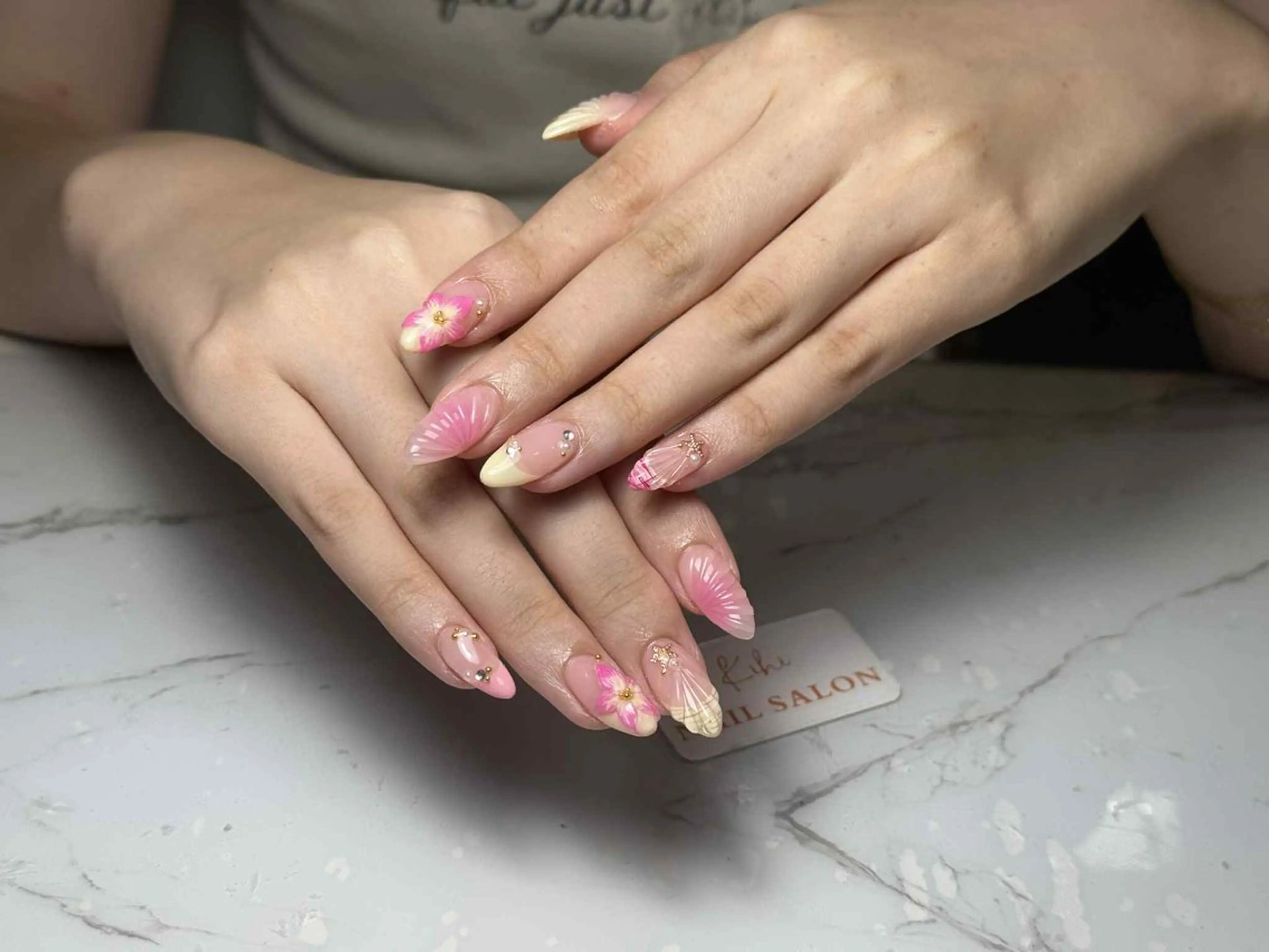 ネイル アートネイル フレンチネイル ジェルネイル グラデーション 韓国ネイル ハンドネイル 💕鈴木ユリ パラジェル/オフ無料のネイルデザイン