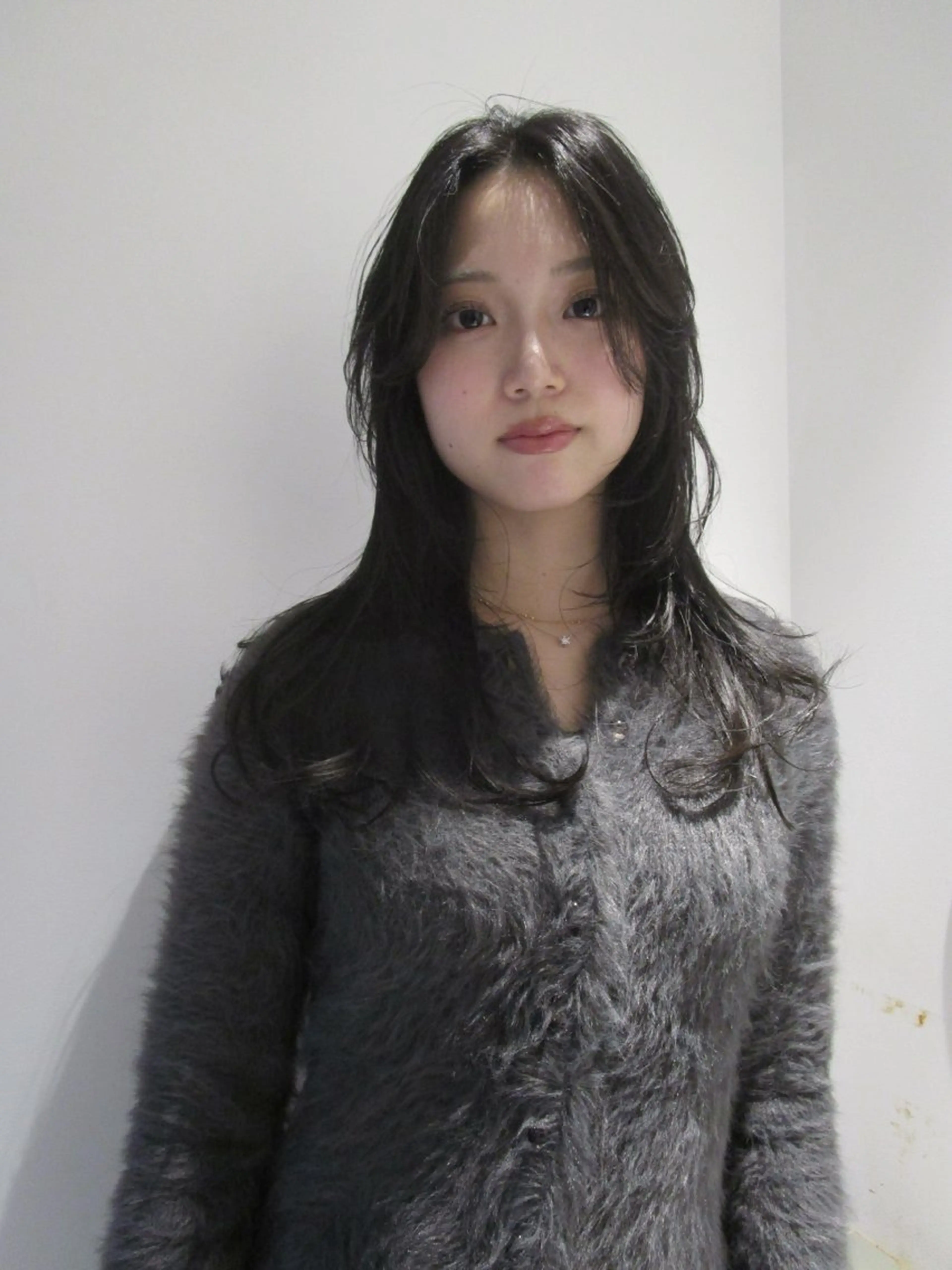 セミロング カラー 黒髪 透明感カラー 顔周りカット レイヤーカット カット ヘアカラー トリートメント yu maのヘアスタイル