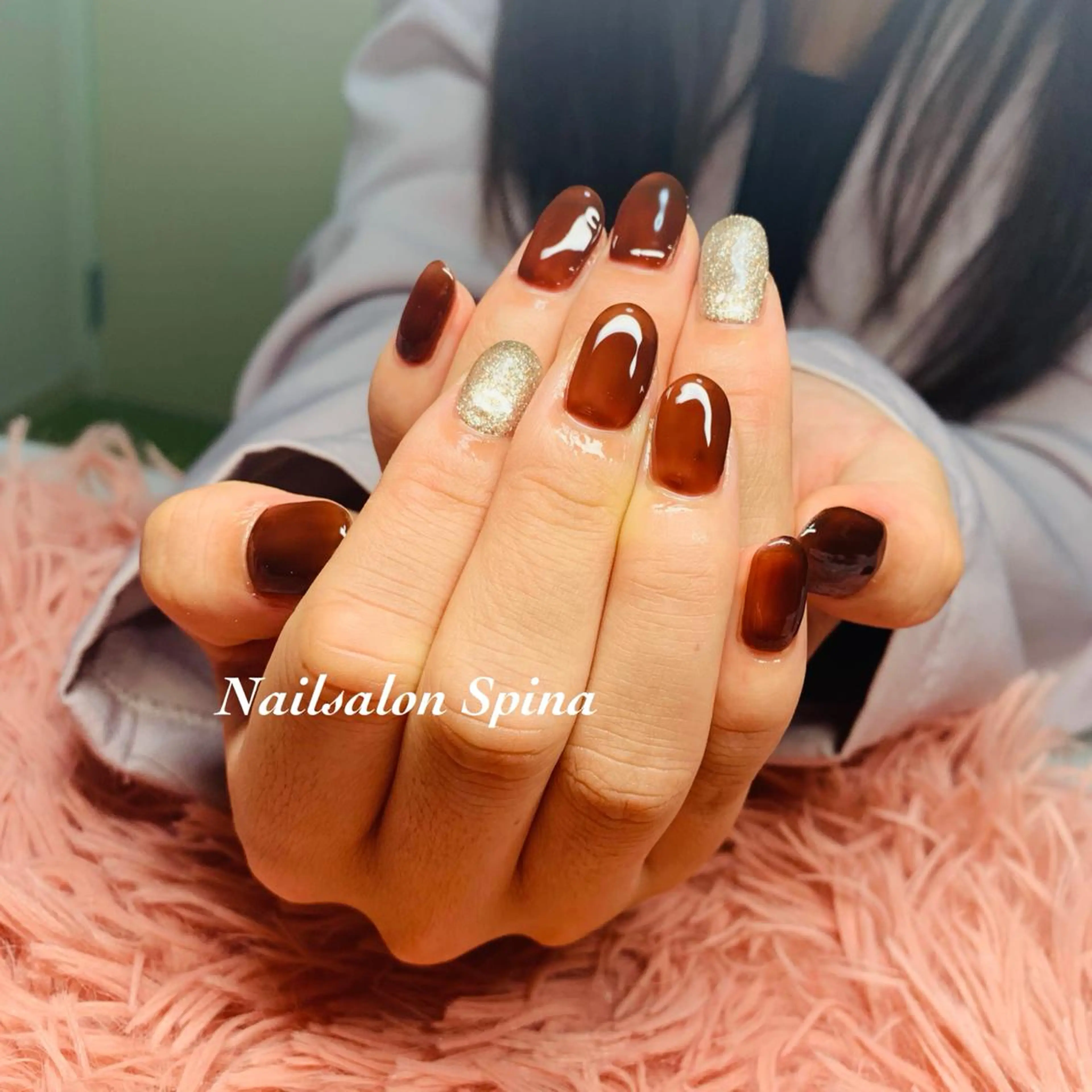ネイル アートネイル ブラウン ジェルネイル ゴールド キラキラネイル Nail&Eye Spina 琴美のマツエク・マツパデザイン