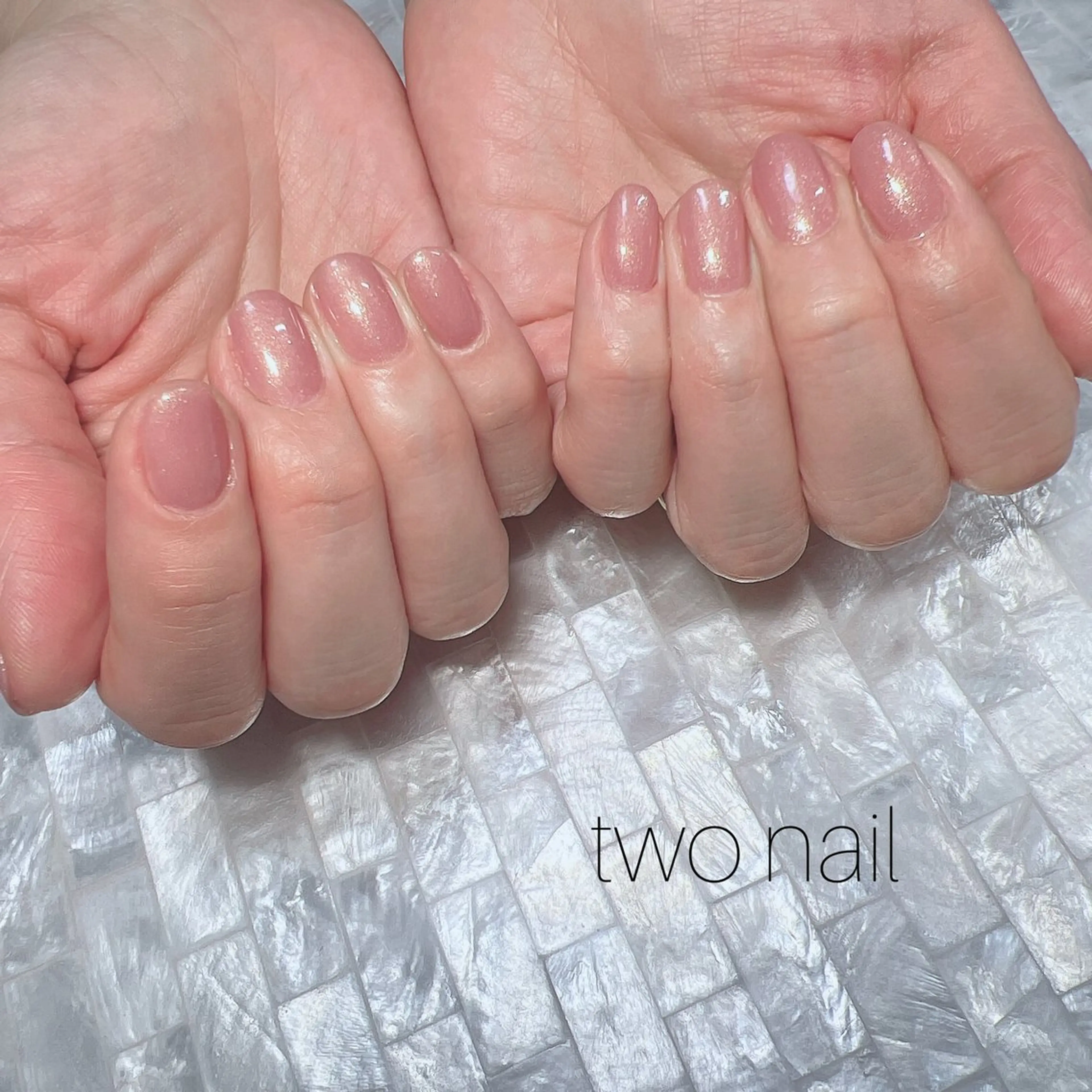 ネイル キラキラネイル ネイルチップ ホワイト ハンドネイル two nailのネイルデザイン