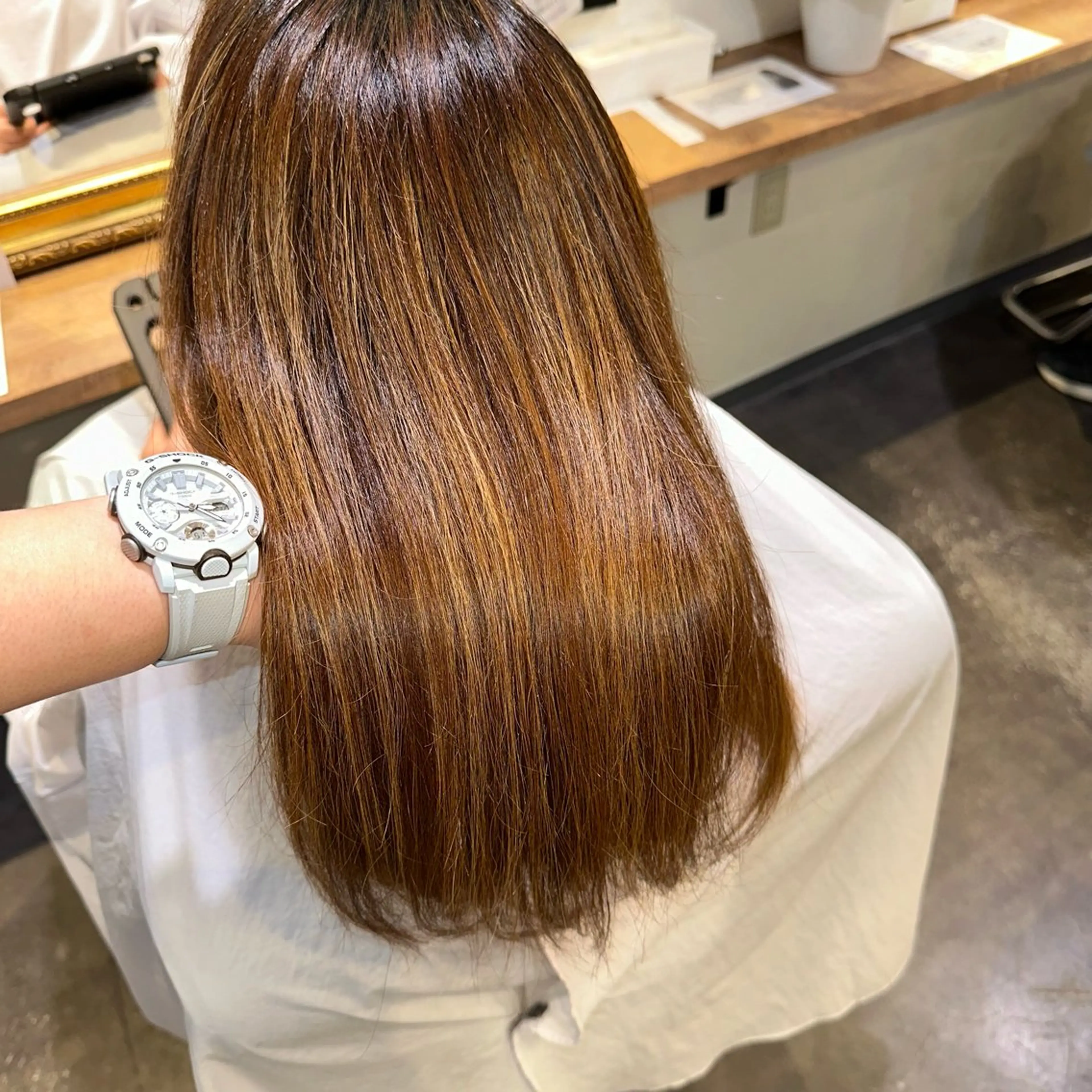 セミロング ✨️デザインカラー AIRI✨のヘアスタイル