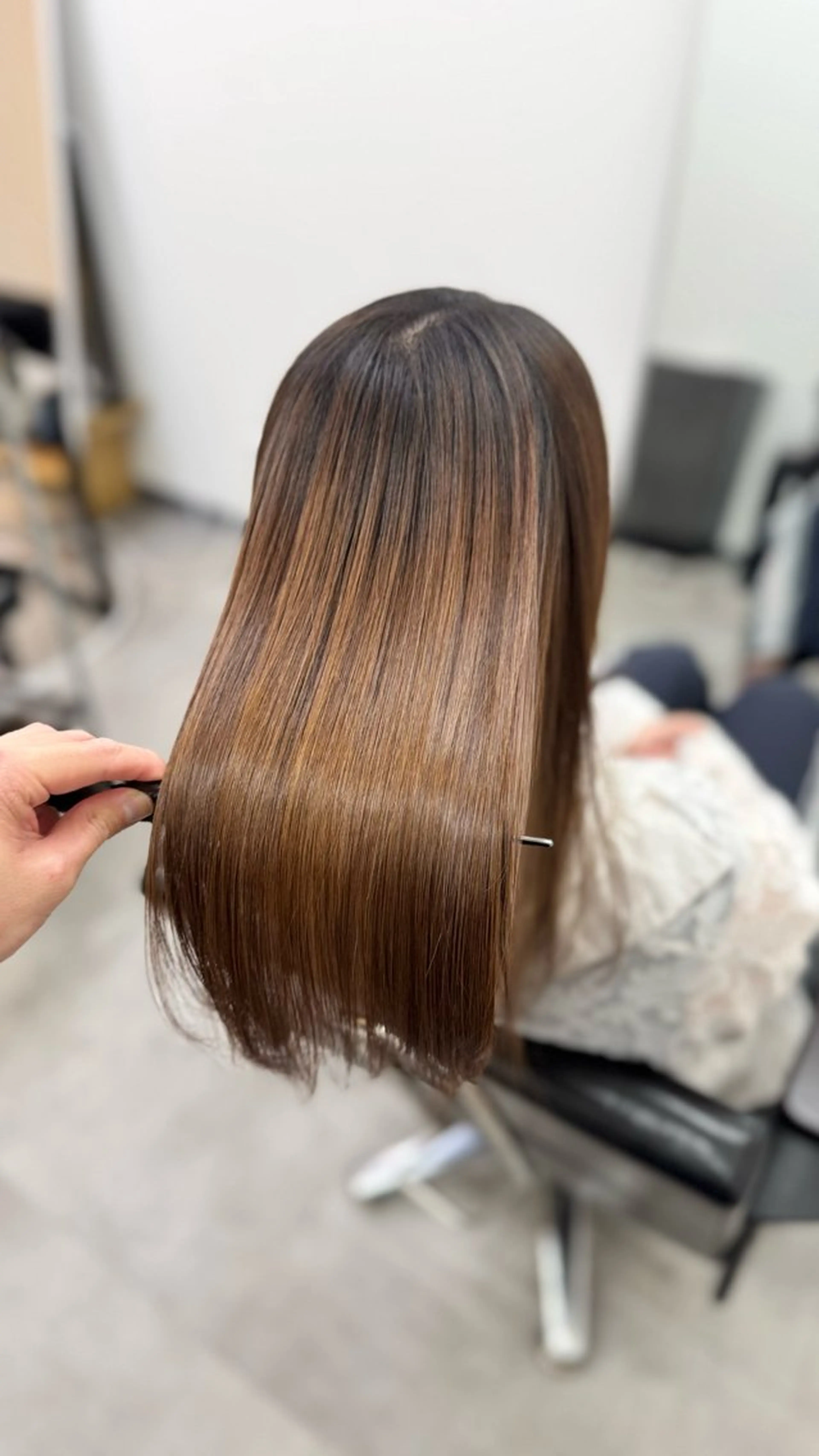 ロング ブリーチ縮毛矯正/ 複雑履歴🉑/タイチのヘアスタイル