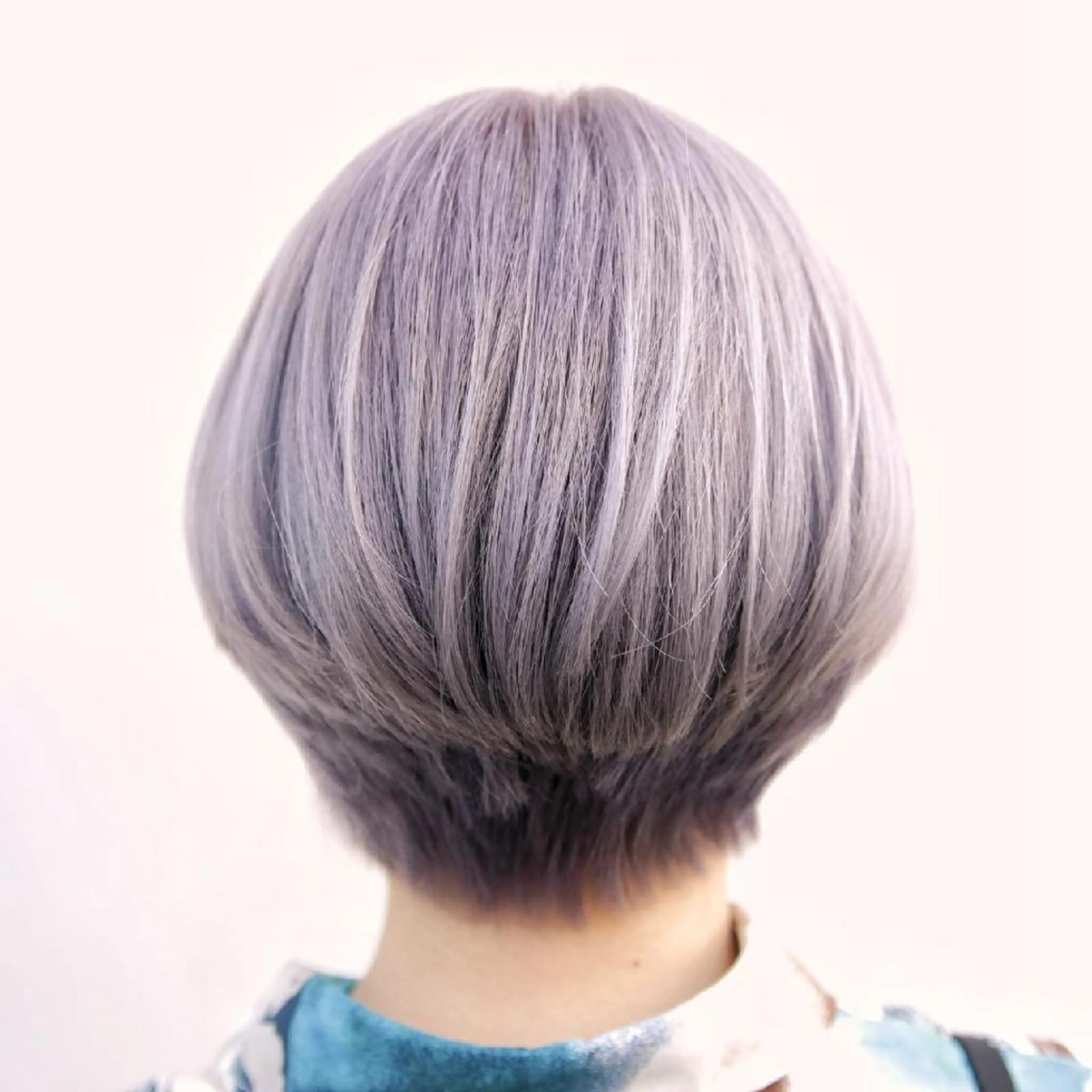 ショート カラー パープルカラー 艶髪✨ハイトーン ✨ホワイト✨北宗一郎のヘアスタイル