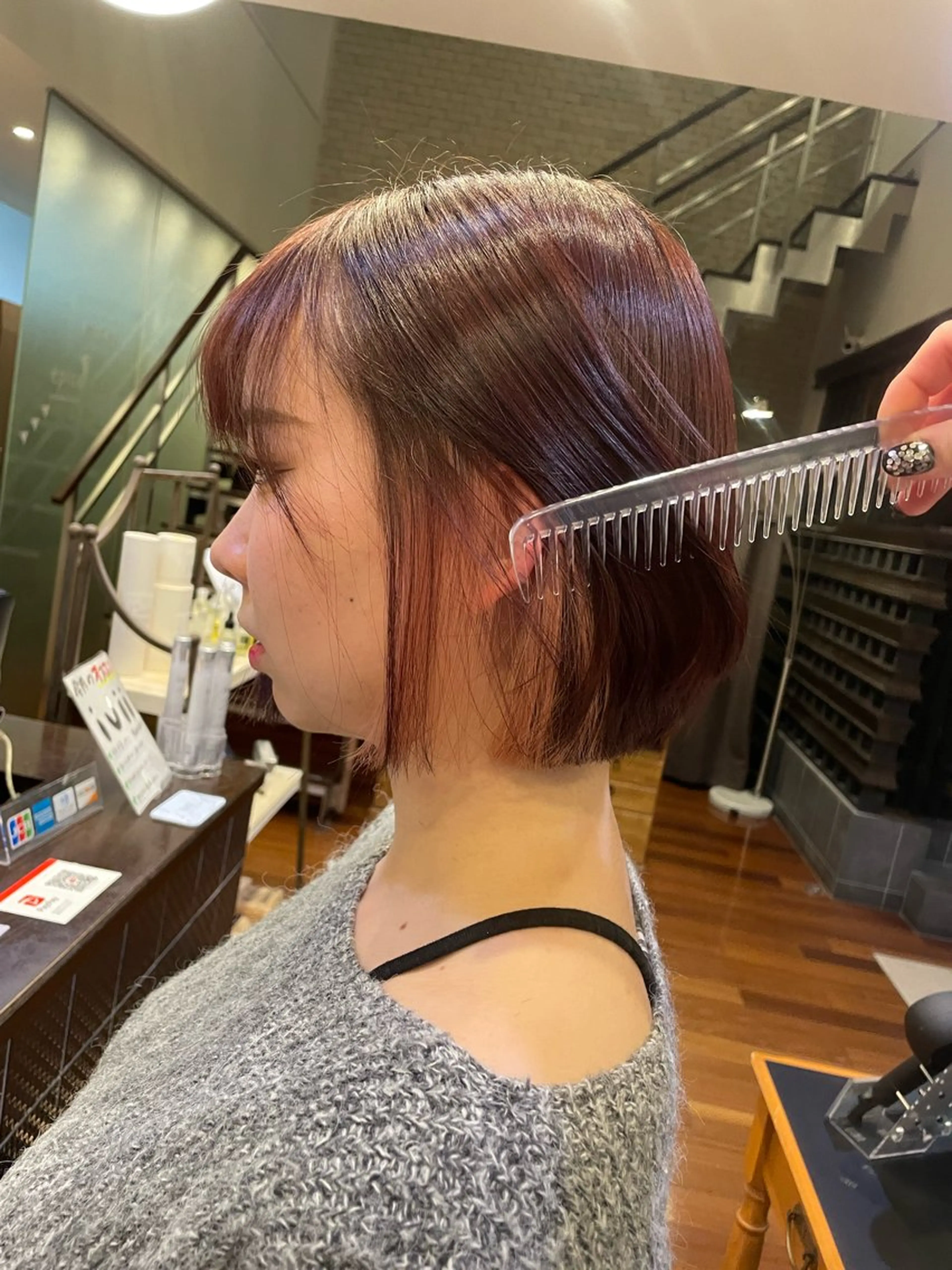 カラー miu .のヘアスタイル