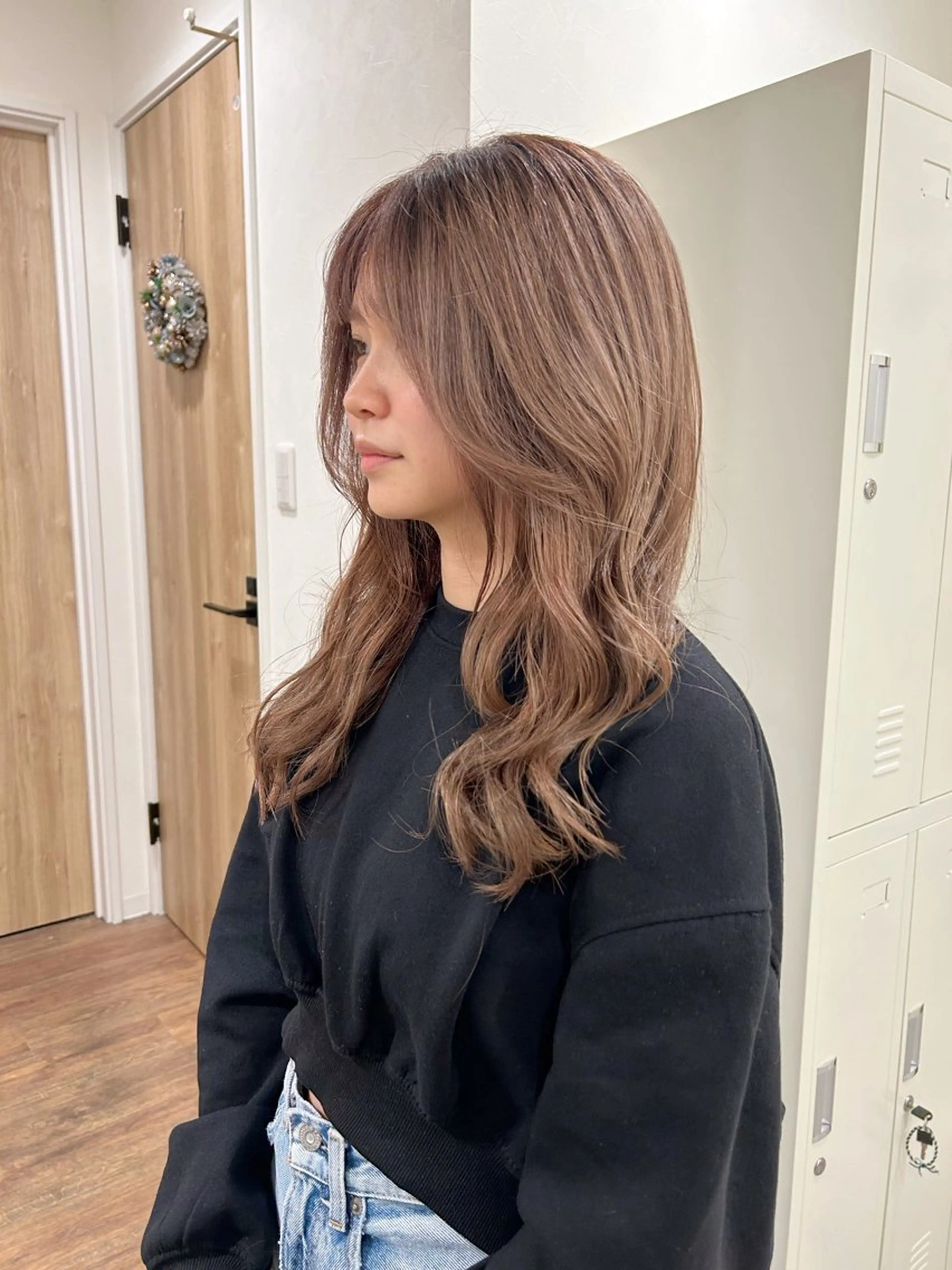 ロング カラー ベージュカラー ダブルカラー ミルクティーベージュ ピンクカラー 顔まわりレイヤー ヘアカラー Radix所属・ボブ/ハイトーン 福生Radix 下田のヘアスタイル