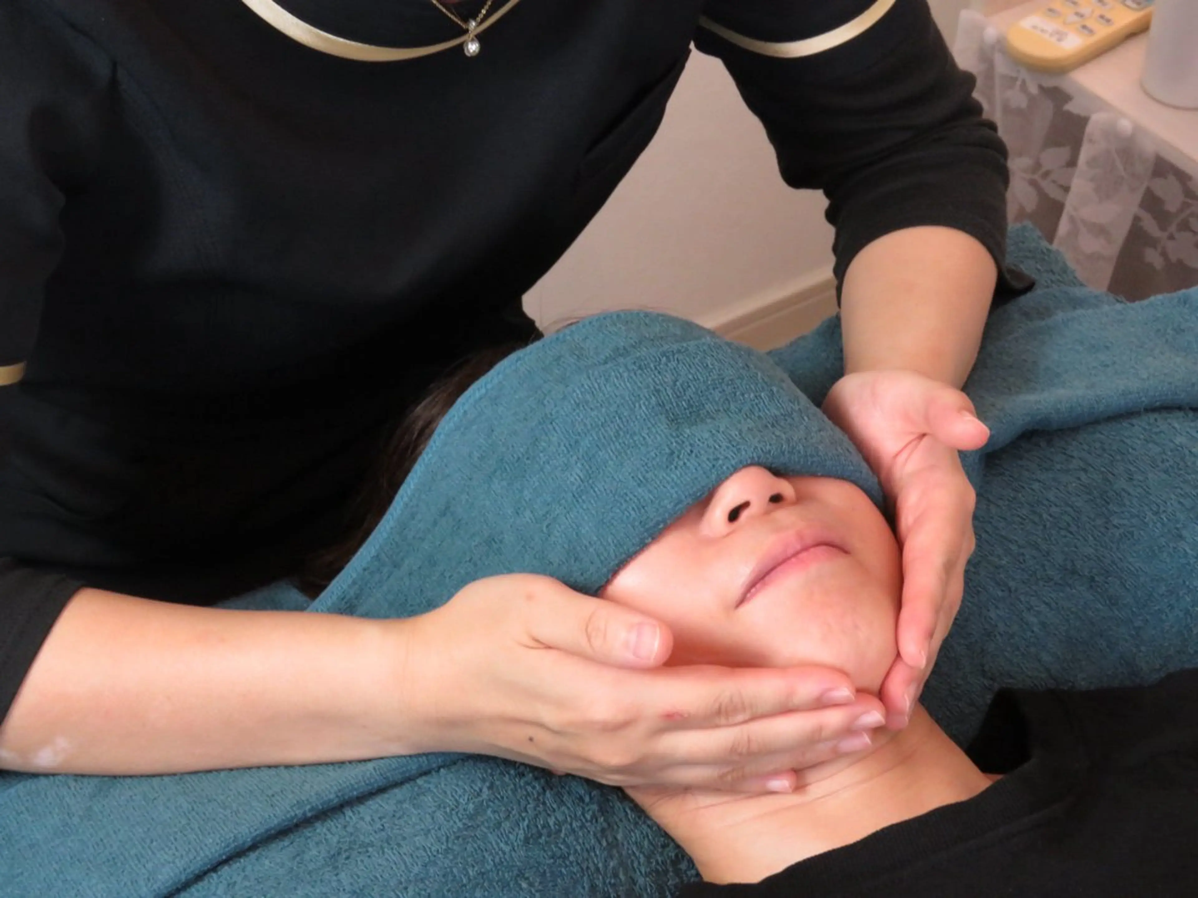 【ご褒美贅沢クーポン】ドライヘッドスパ+小顔調整+腸リンパ 120分の写真