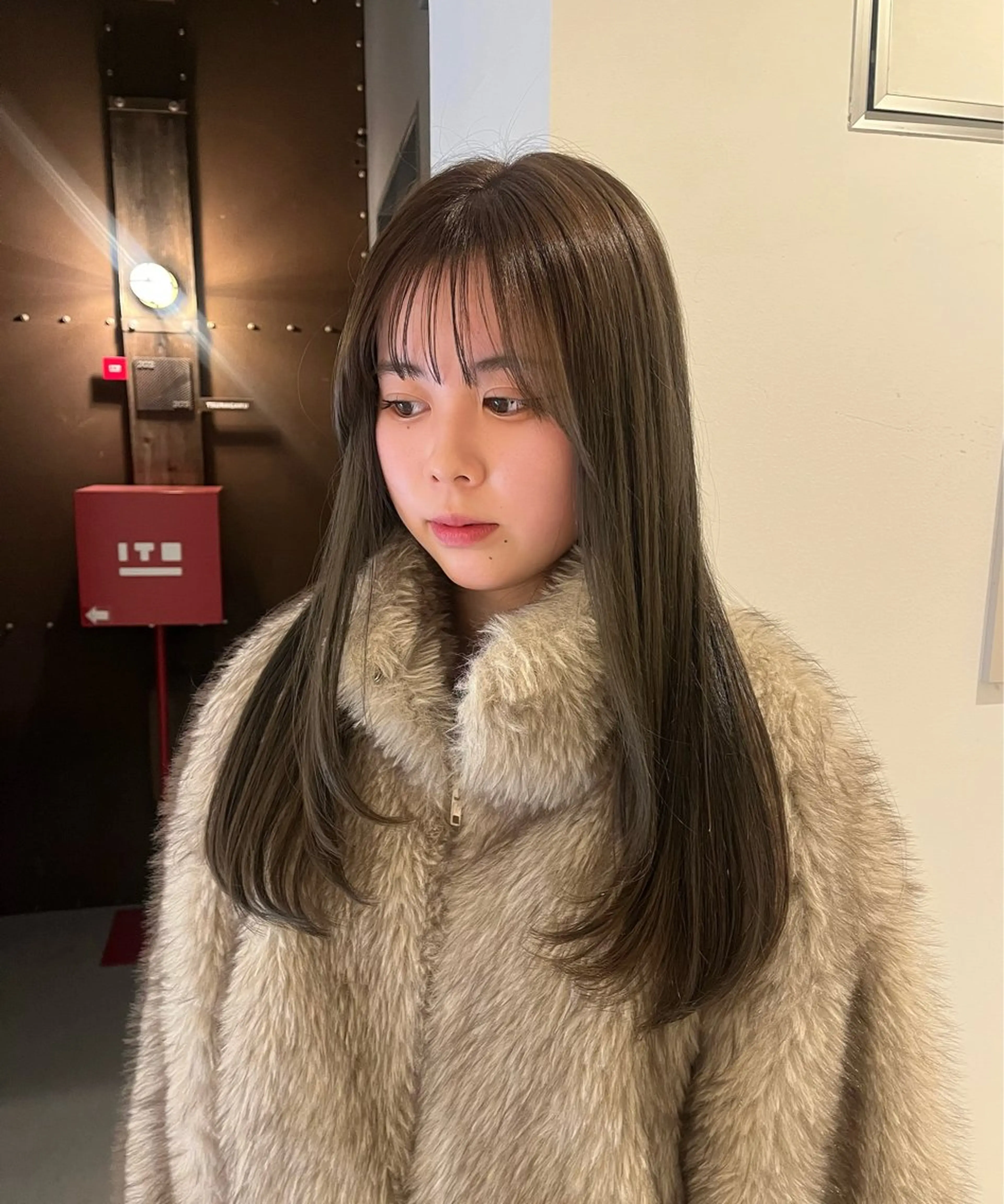 セミロング カット ヘアカラー トリートメント あやか/ベージュ /透け感カラーのヘアスタイル