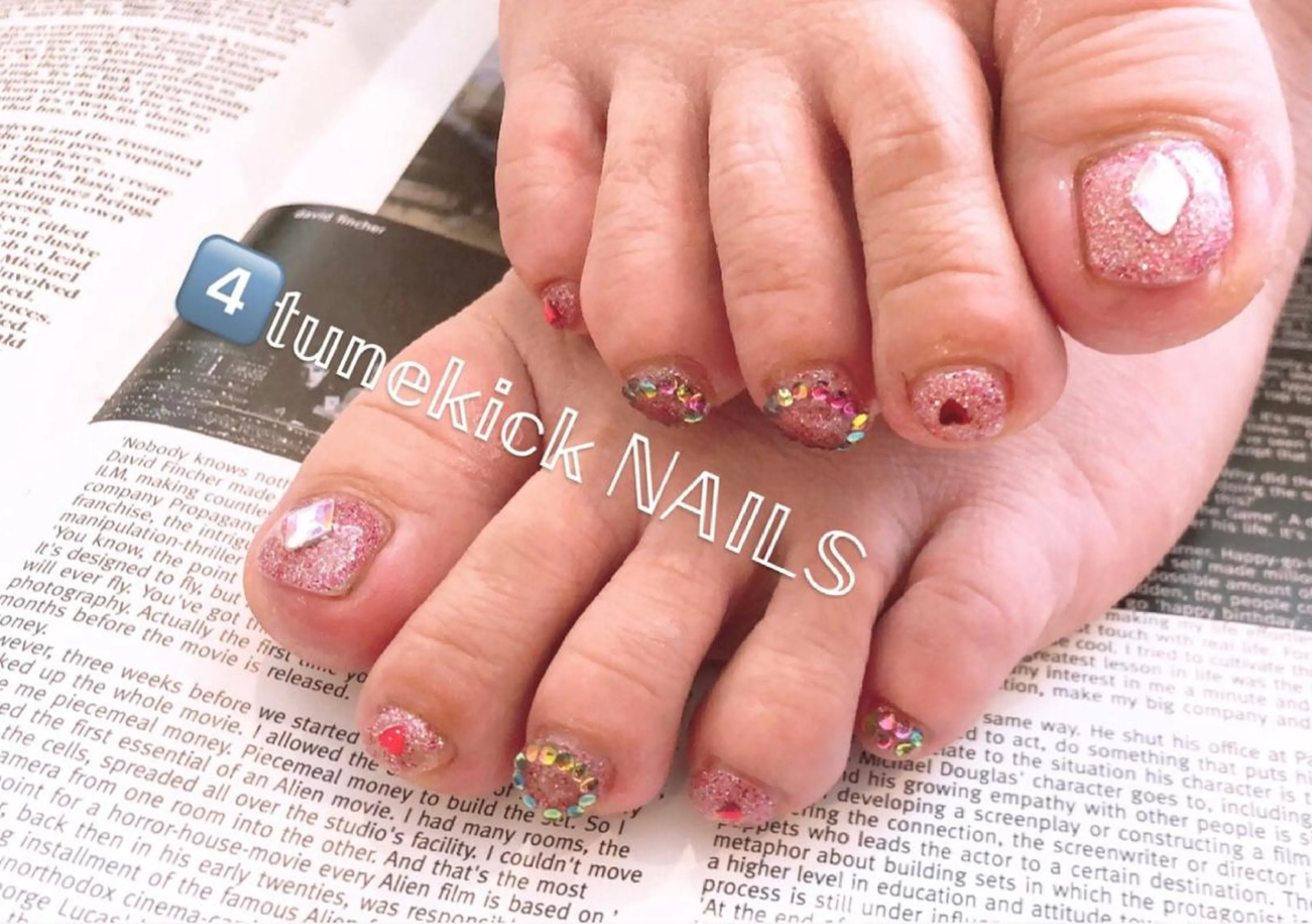 ネイル フットネイル ラメ(グリッター) ストーンネイル 4tunekick NAILS(フォーチュンキックネイルズ)所属・星野 淳子のネイルデザイン