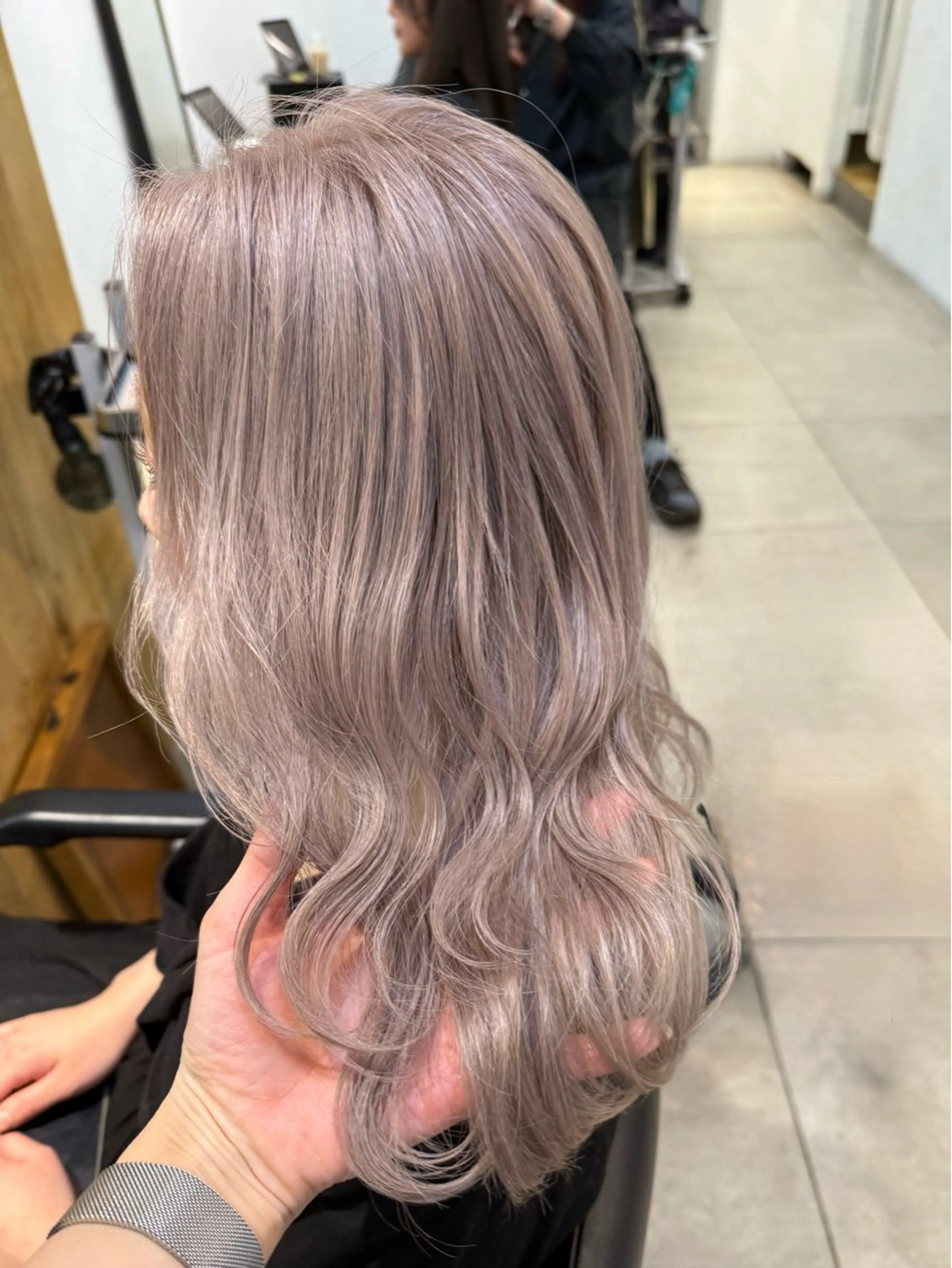 ミディアム カラー ミルクティー× グレージュMOMOのヘアスタイル