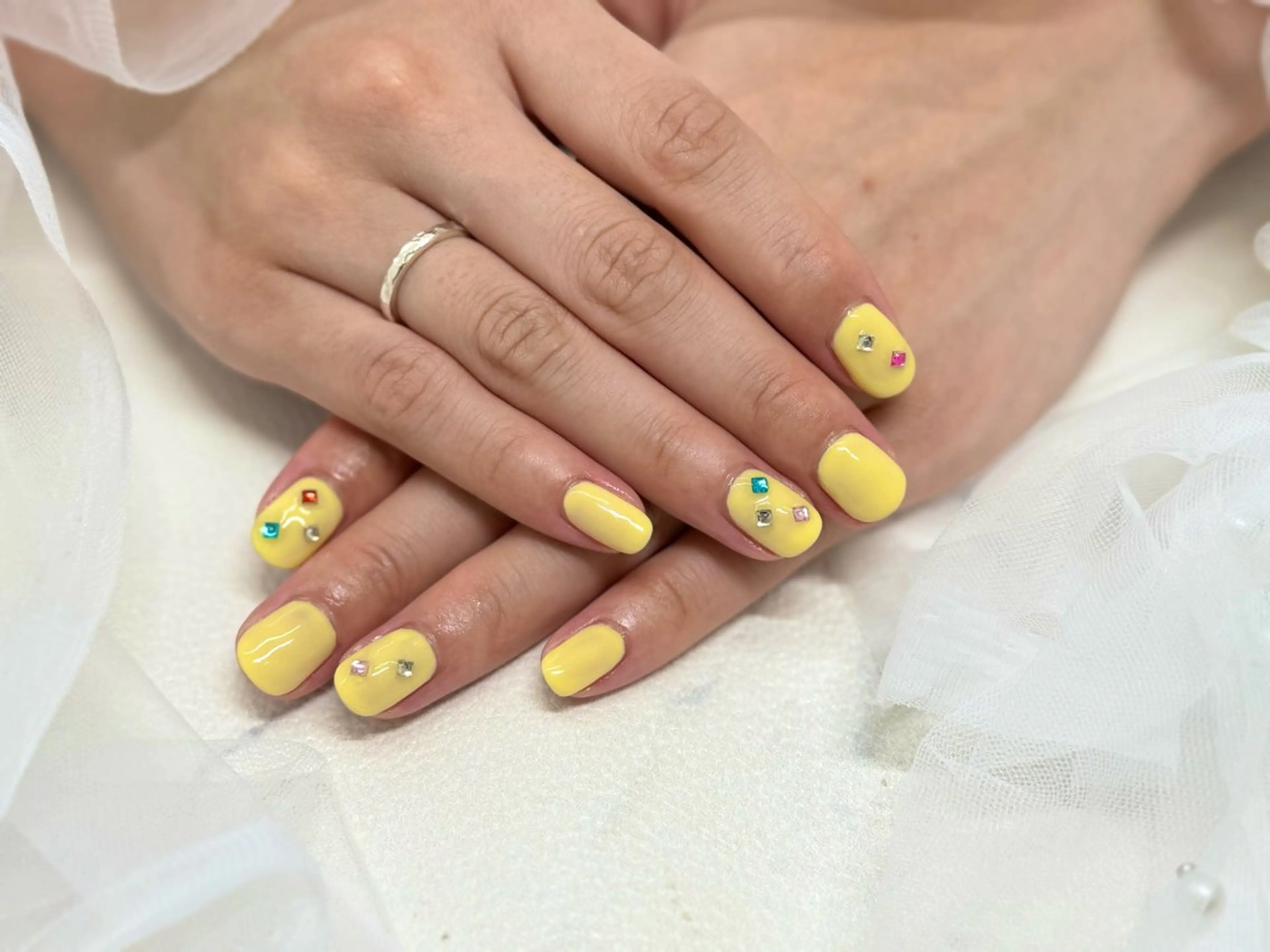 ネイル パステルネイル ストーンネイル Regina Marinaのネイルデザイン