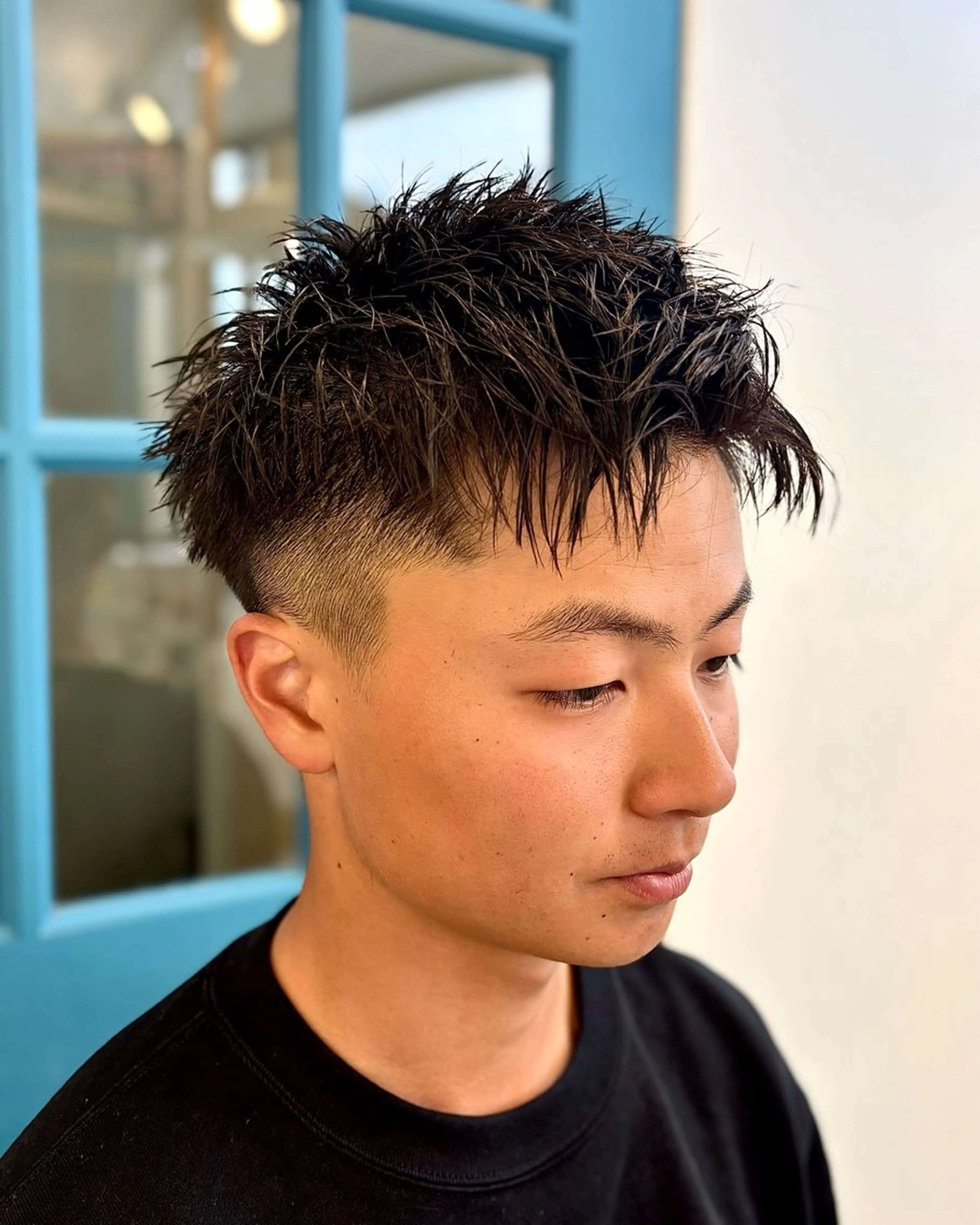 ショート メンズ アップバング メンズパーマ スパイキーショート ショートヘア ショート、韓国メンズ ヘアのかつらぎのヘアスタイル