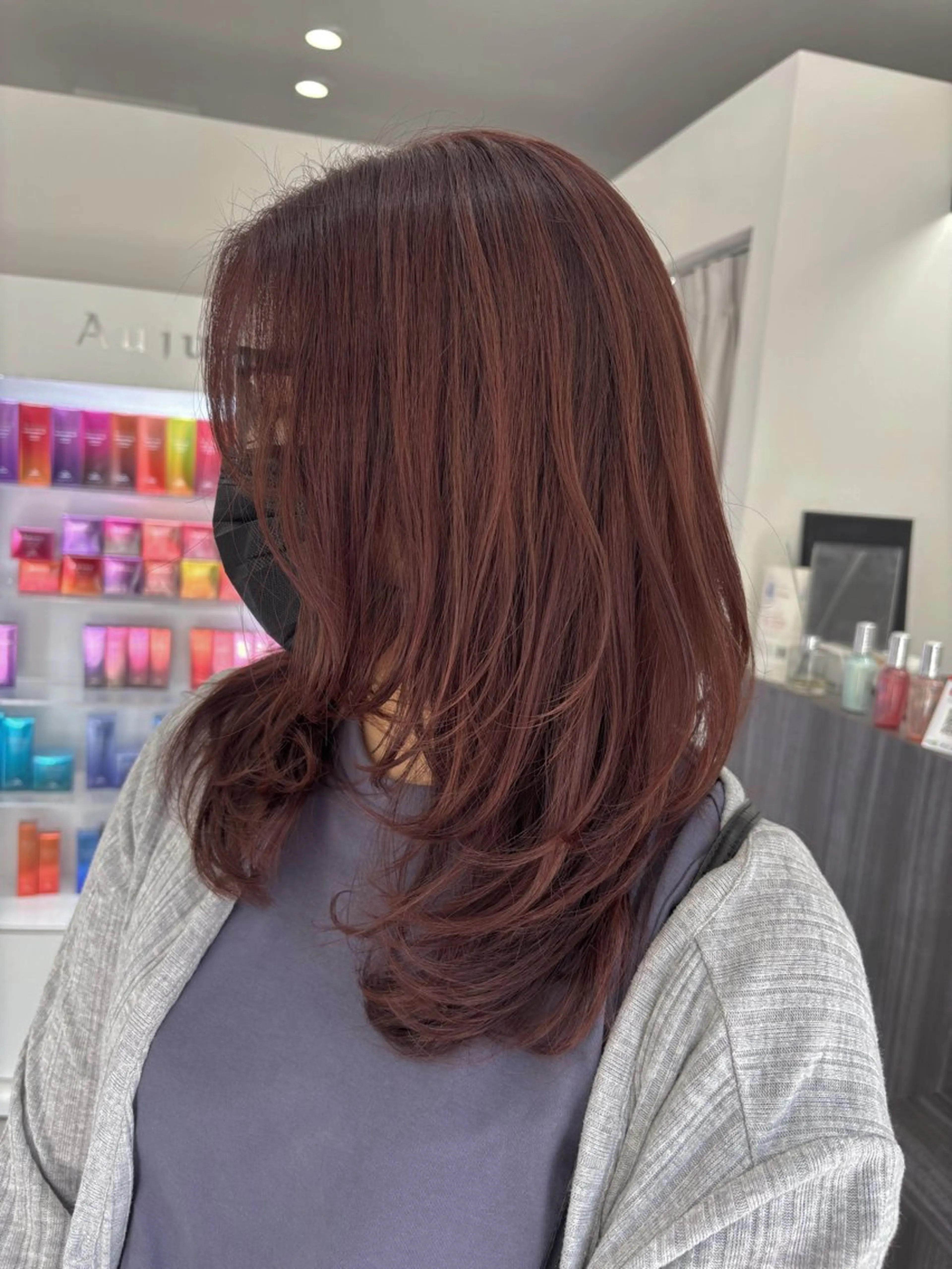 ミディアム レイヤーカット カット ヘアカラー トリートメント 新村 華奈絵のヘアスタイル