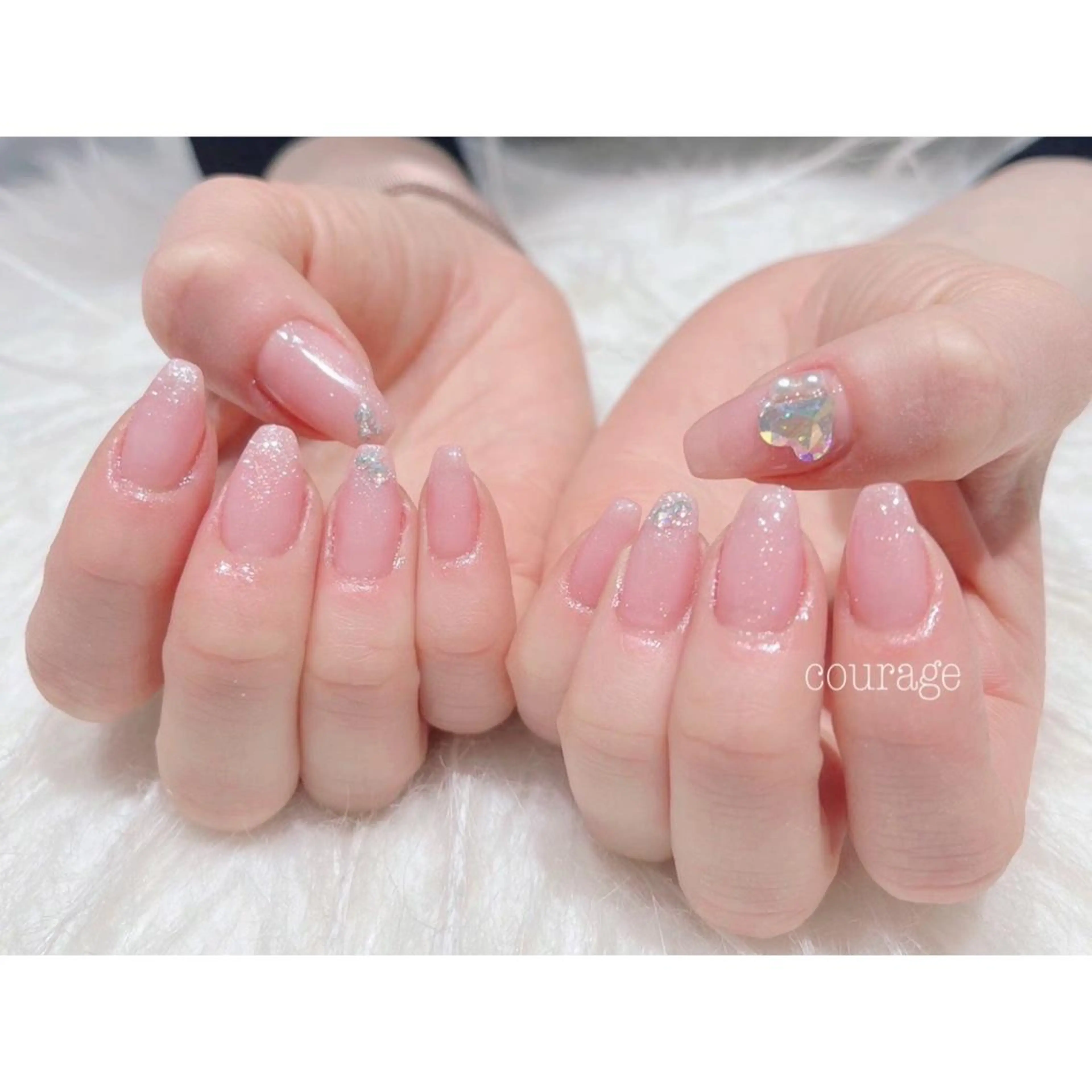 ネイル ハート ラメ(グリッター) ワンカラーネイル ストーンネイル ハンドネイル ネイルサロンcourage所属・ネイルサロン courageのネイルデザイン