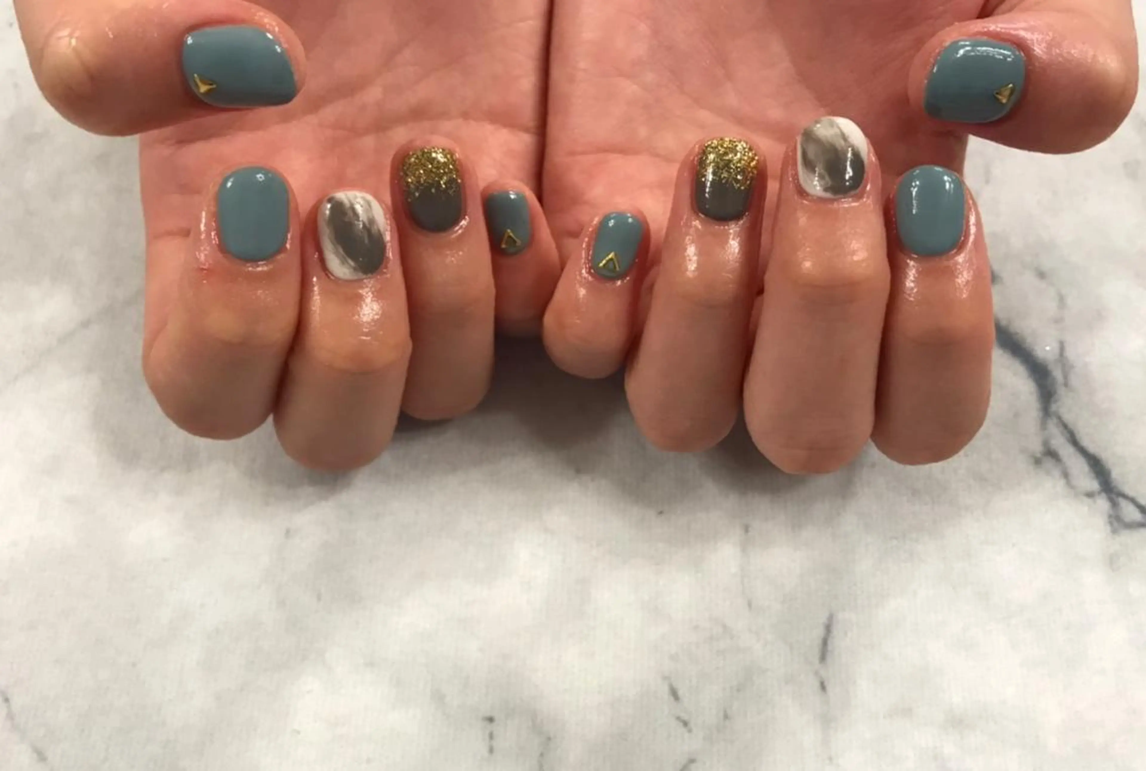 ネイル ネイルリボン 受付スタッフのネイルデザイン