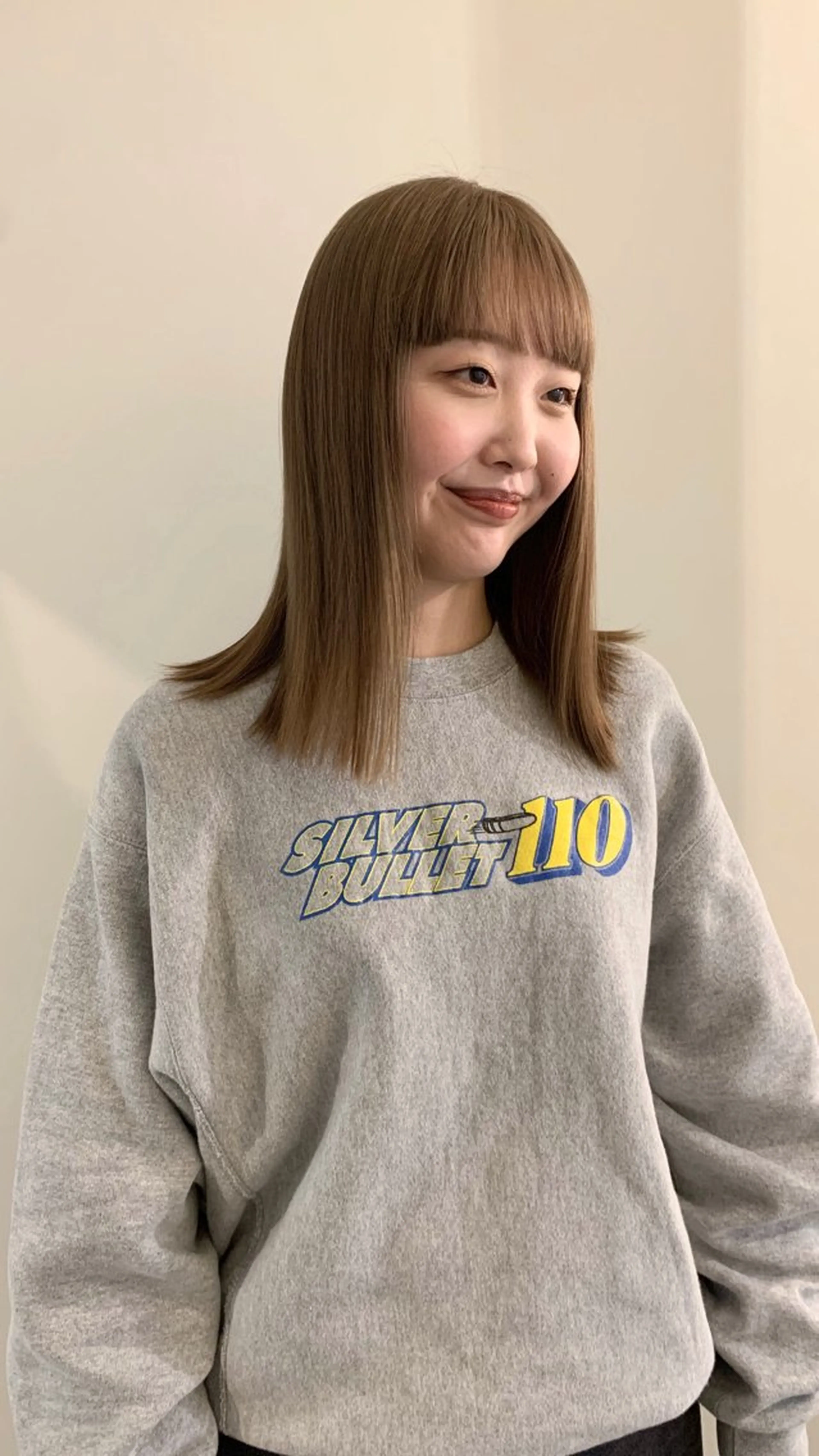 セミロング カラー ベージュカラー ブリーチ カット ヘアカラー 落合希 Olivebeigeのヘアスタイル