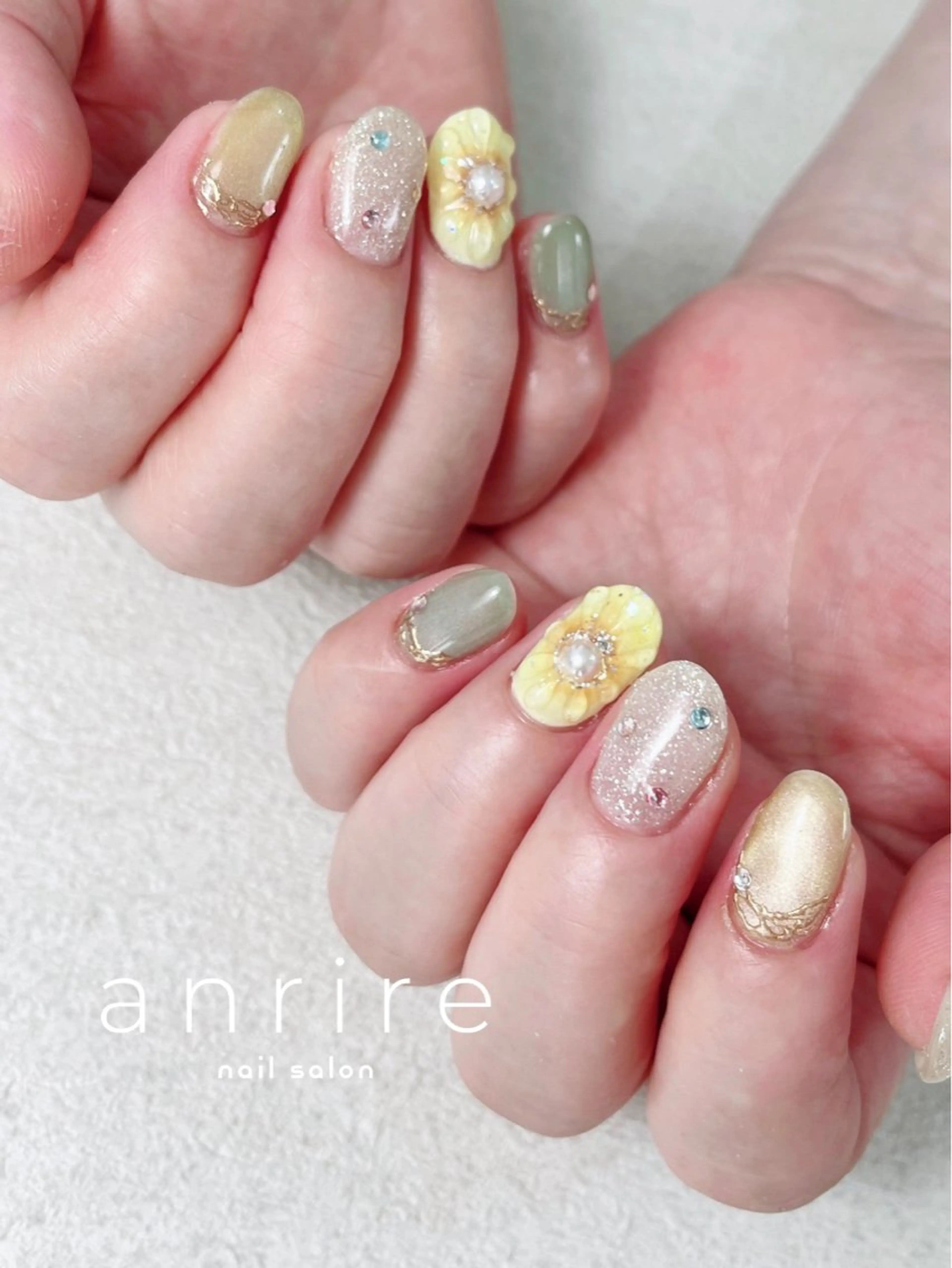 ネイル フラッシュネイル フラワーネイル ジェルネイル グリーン キラキラネイル ハンドネイル nailsalon anrireのネイルデザイン